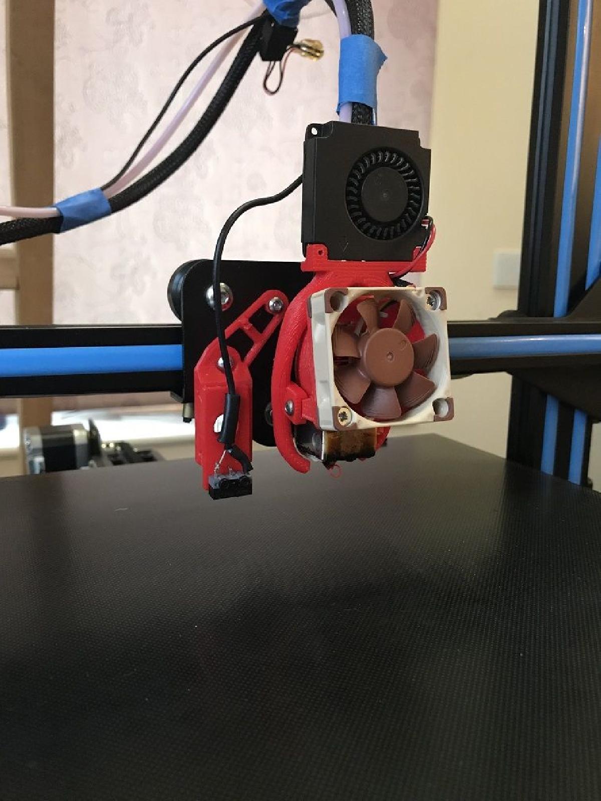 Resfriamento de hotend personalizado CR 10 e sonda de nivelamento de cama com microswitch.