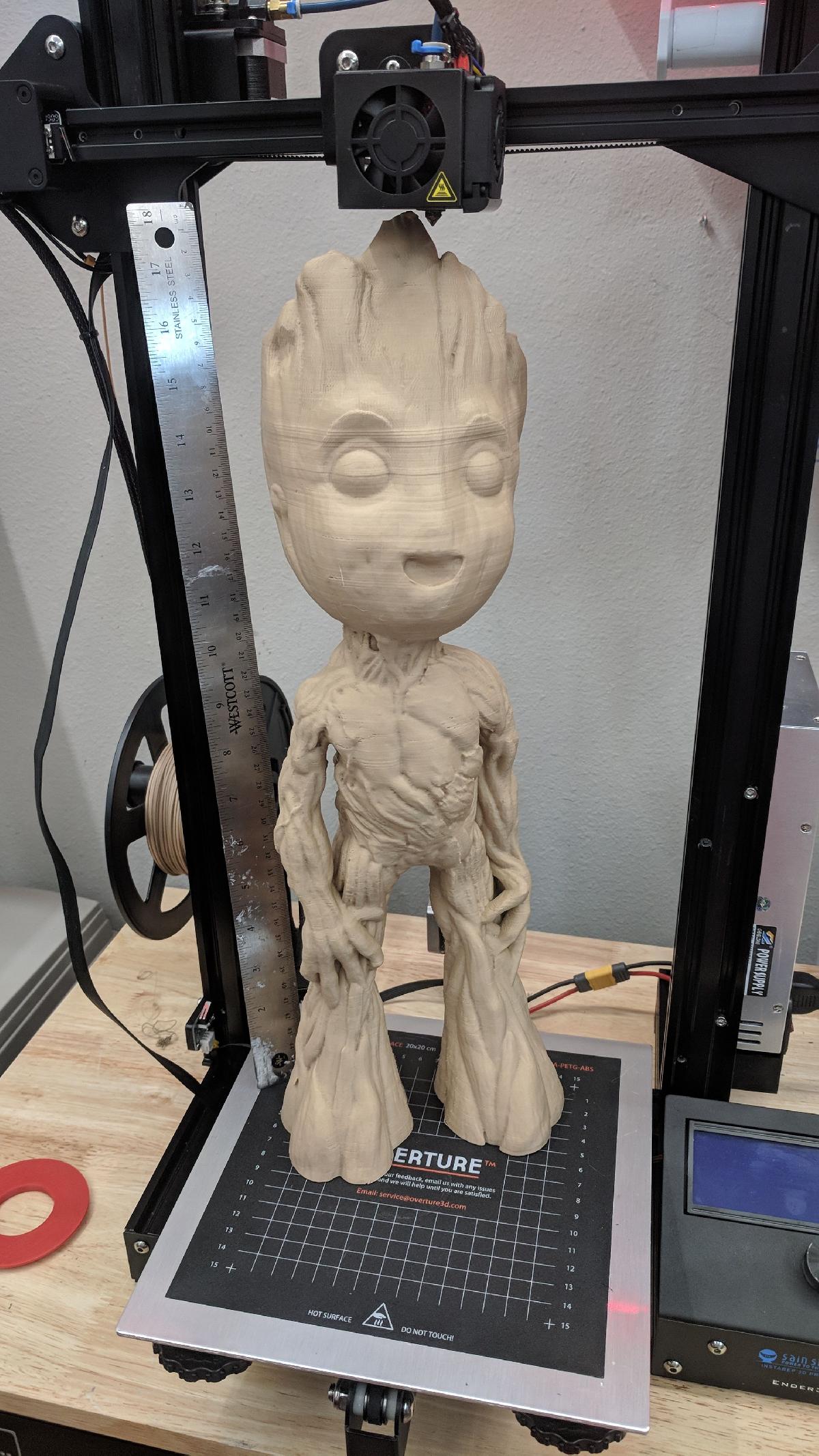 Baby Groot em Pe   Limpo