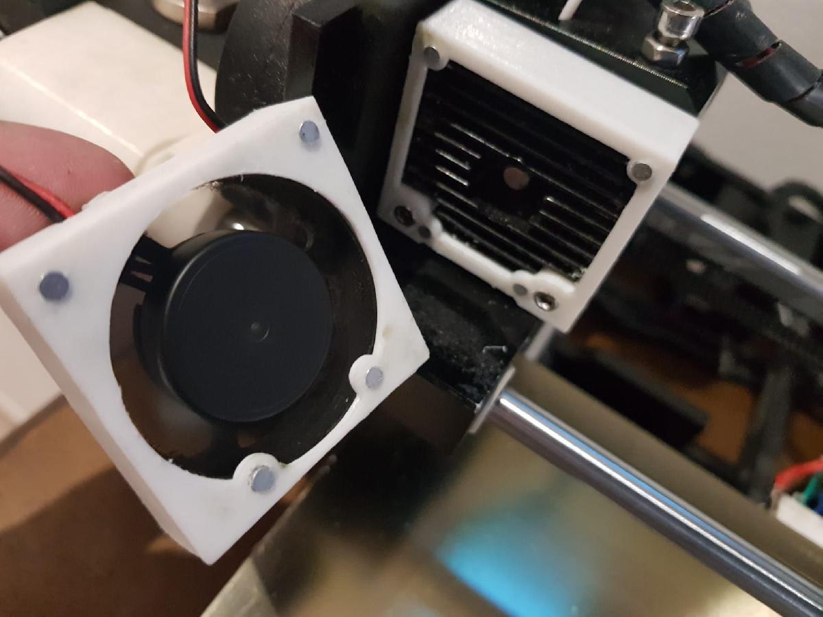 Anet A6, suportes com imas para ventilador do motor extrusor.