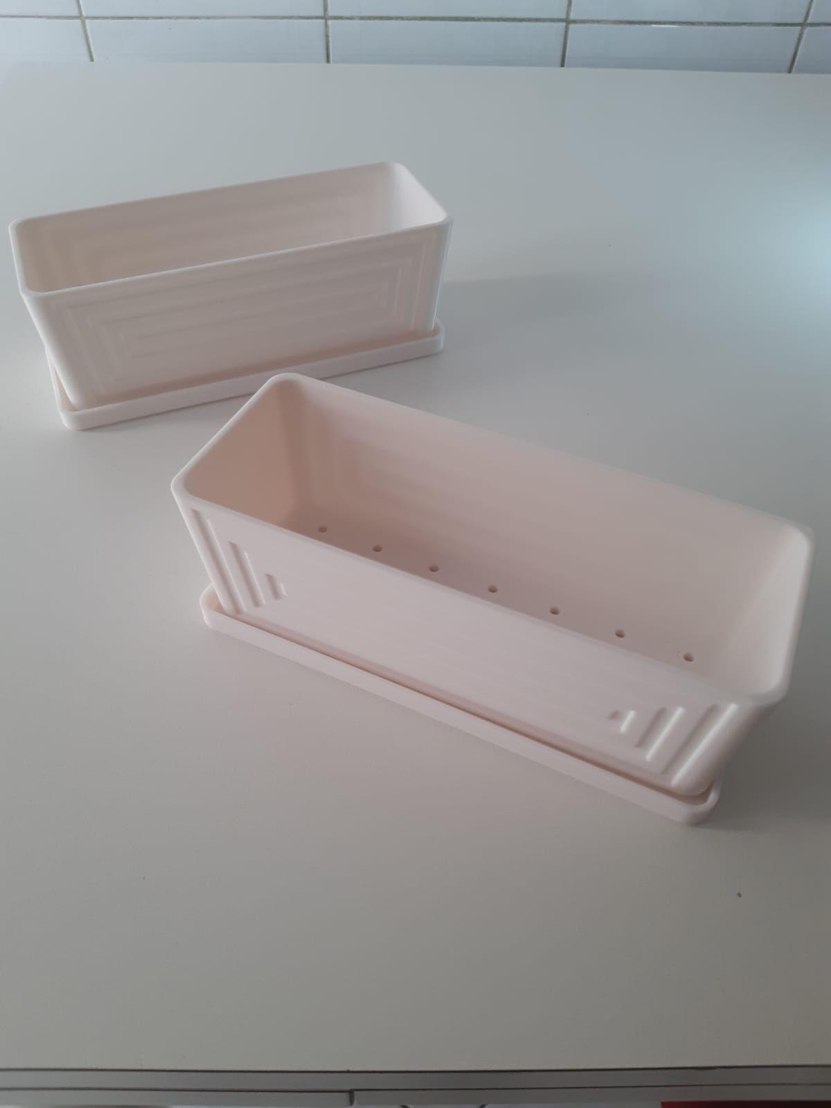 Vaso retangular para pequenas plantas.