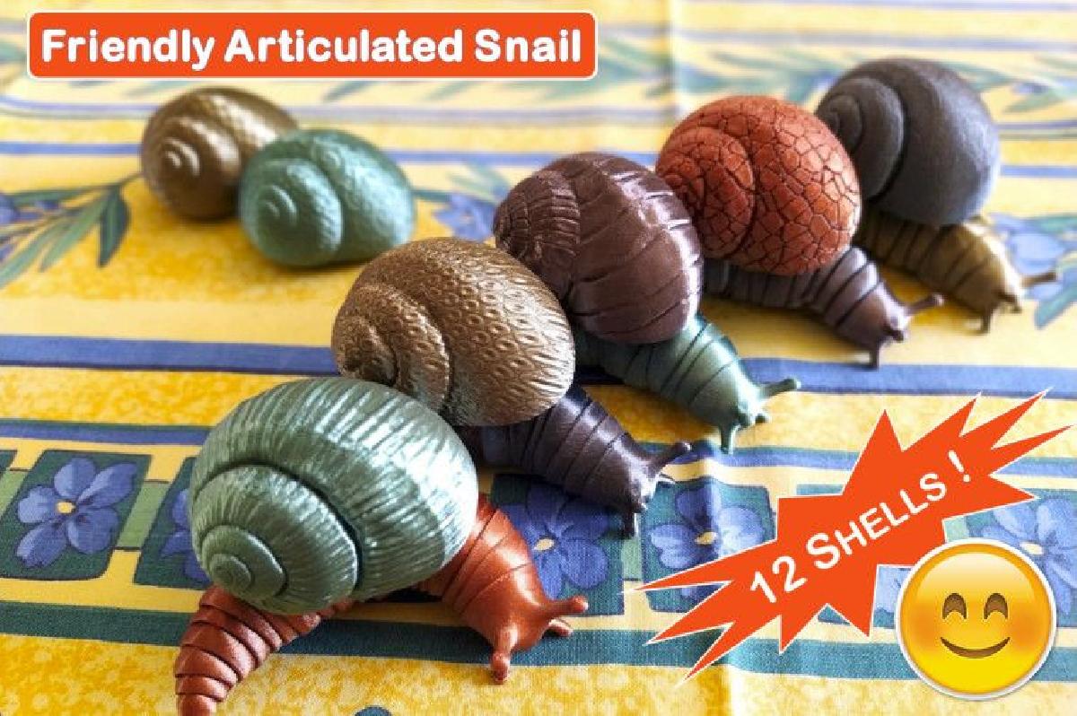 Caracol articulado amigavel com 12 conchas diferentes.
