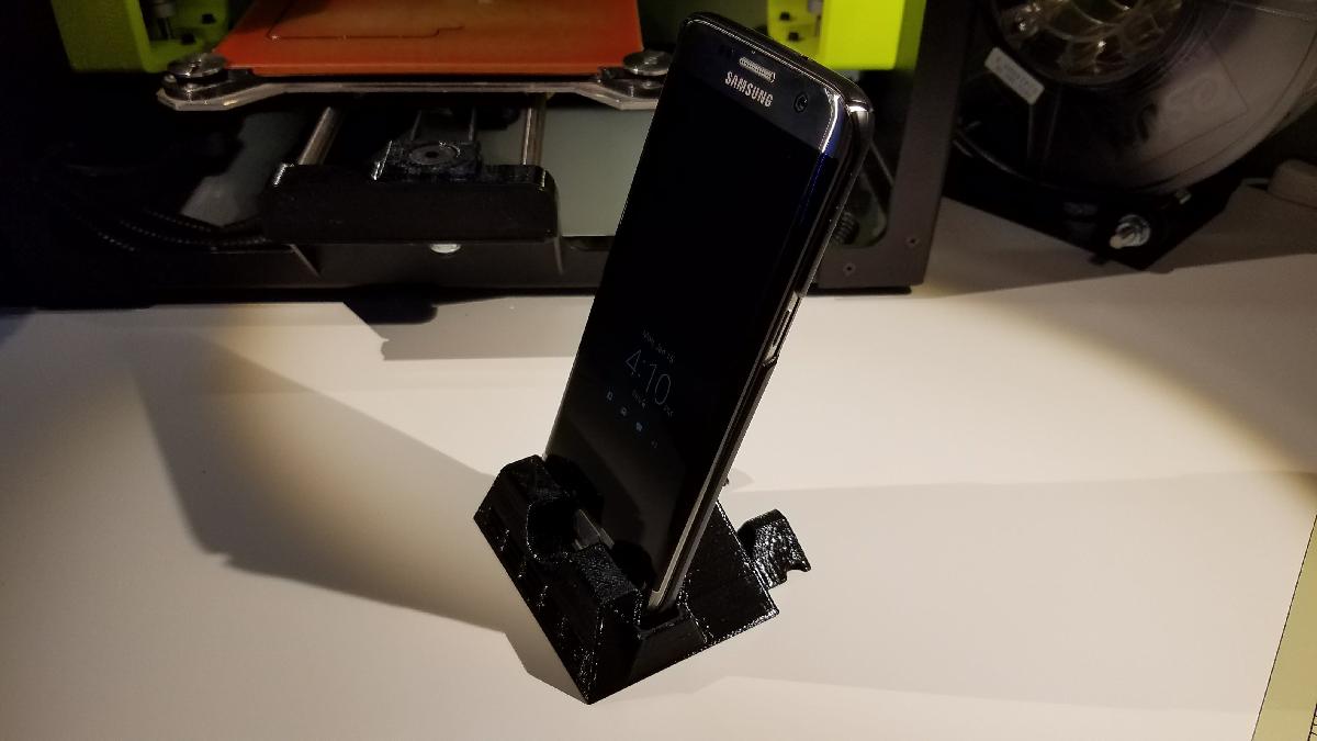 Suporte para telefone Galaxy S7 e S7 Edge com case para mesa.