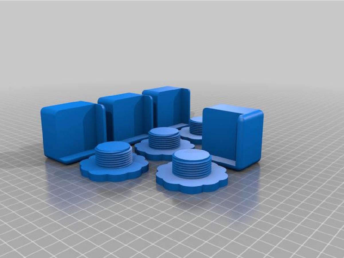 Leveling camping table