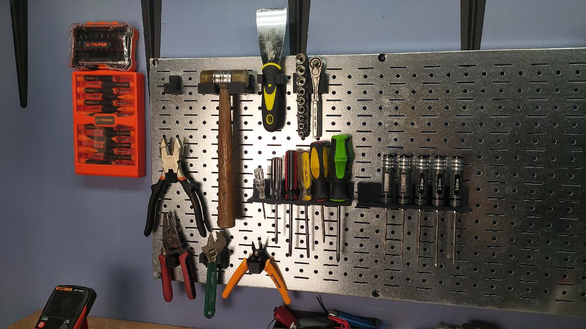 Organizador para painel de ferramentas.
