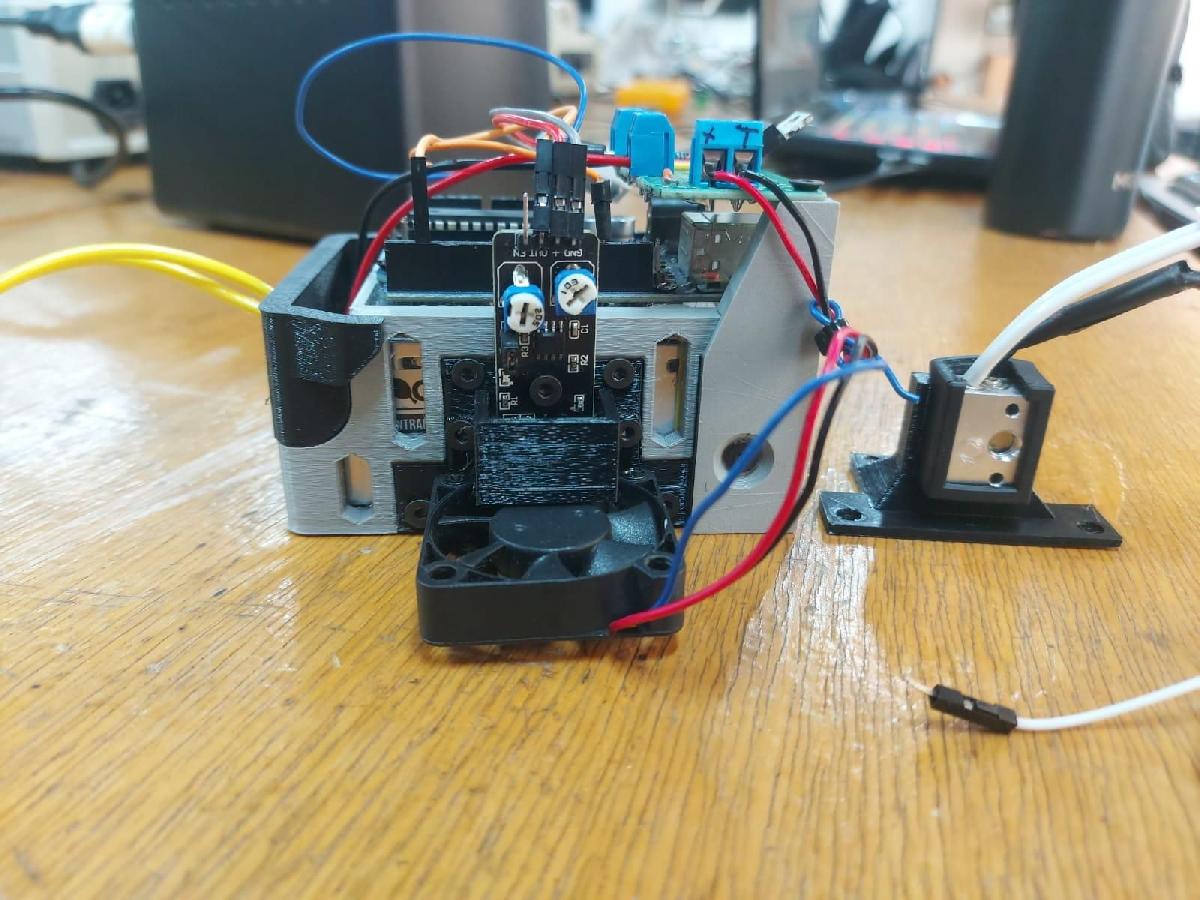 Kit didatico para estudo de metodos de controle.