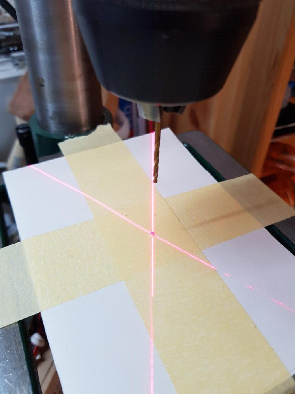 Guia a laser para furadeira de coluna (personalizavel, diametro padrao do tubo / cano de suporte: 46 mm)