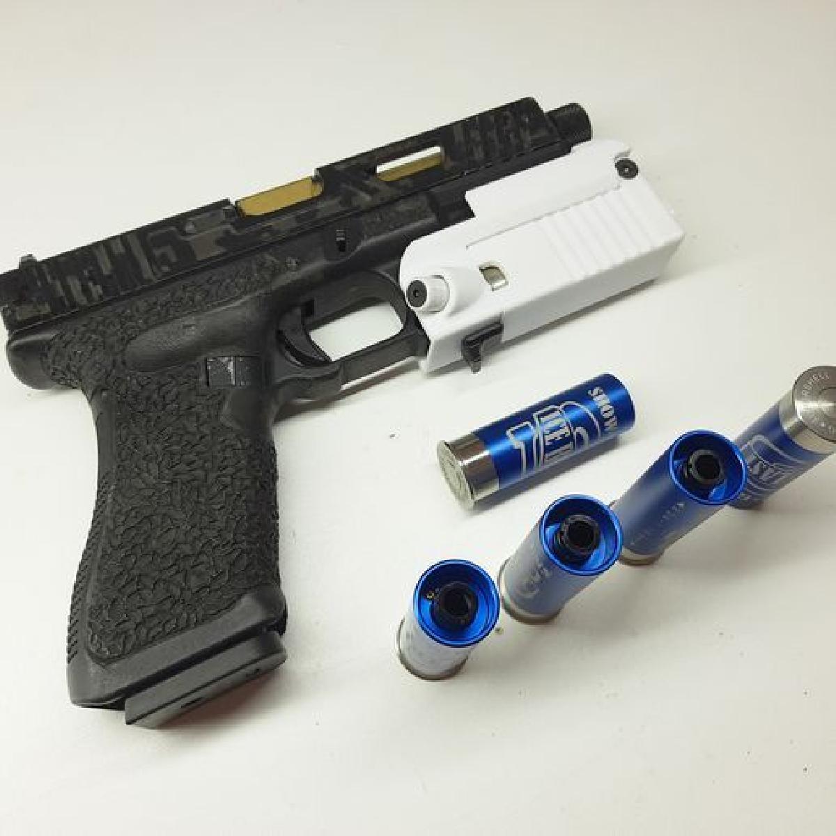 Espingarda Airsoft sob a cano para pistola