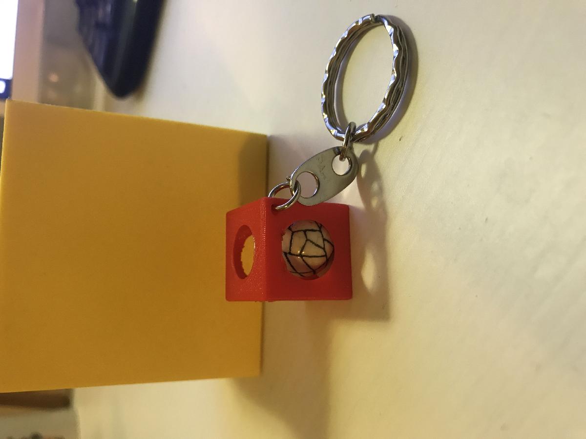 porta chaves em forma de cubo