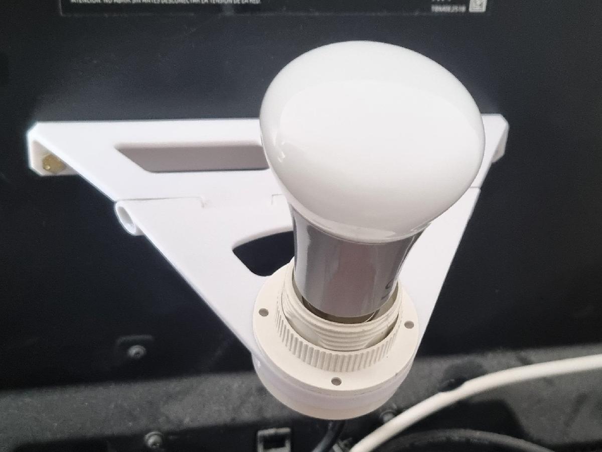 Suporte de lampada E27 para TV/Monitor VESA 200 ajustavel