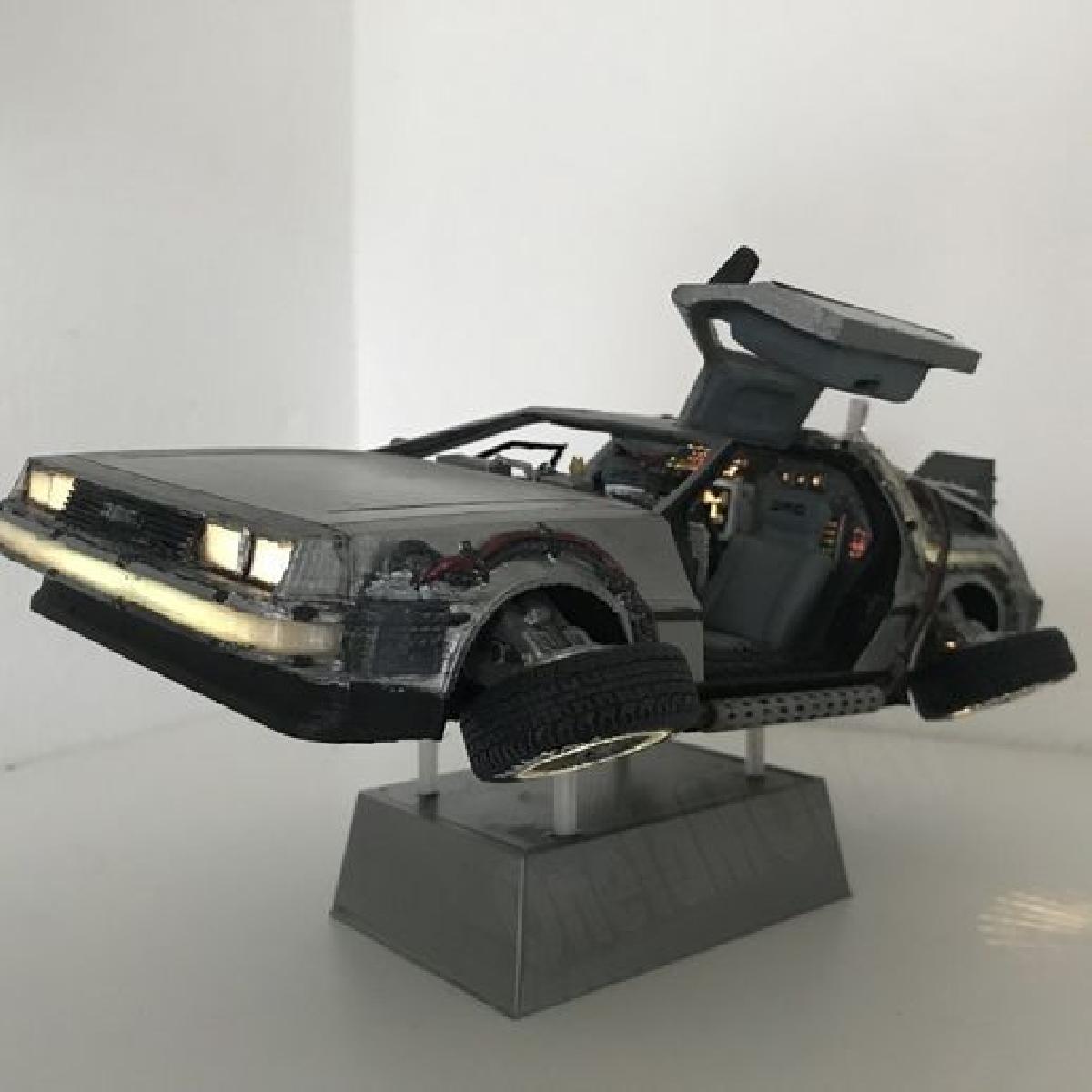 DIY DeLorean Time Machine com luzes!!