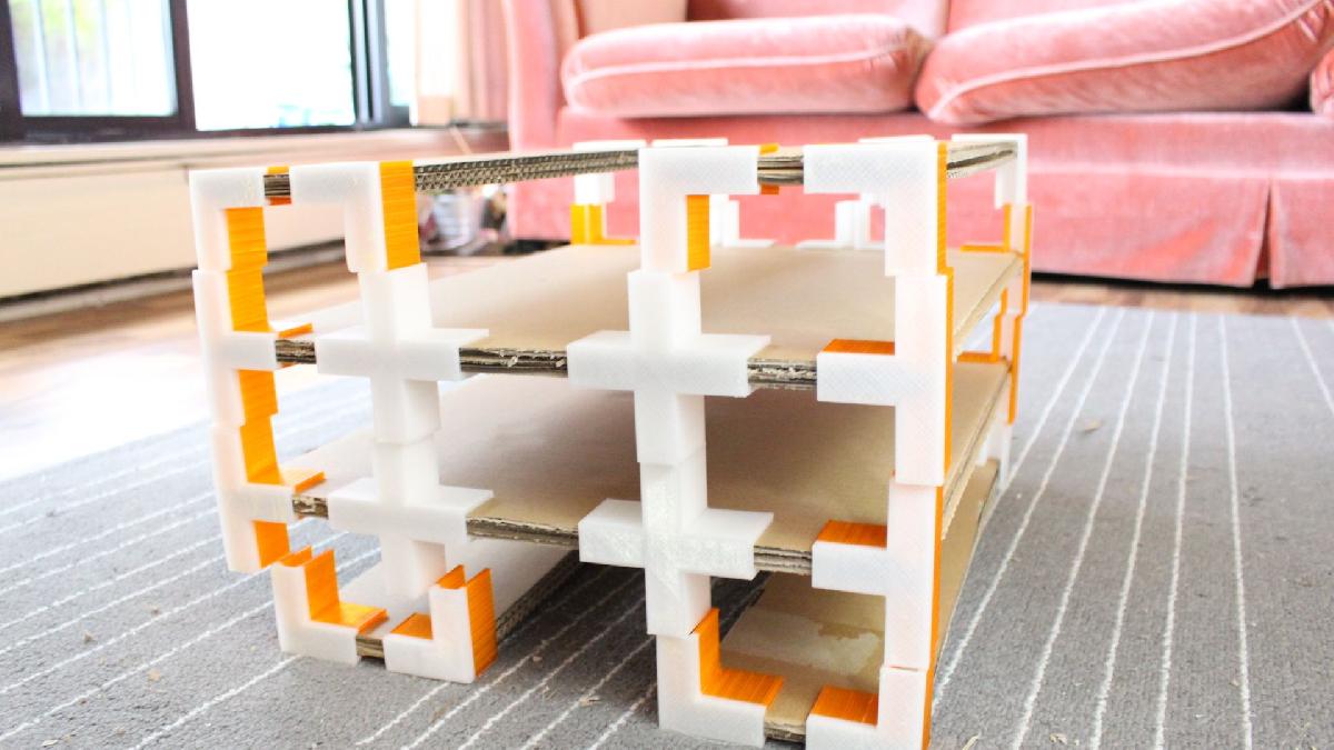 Construa seus proprios moveis de papelao com este sistema de grampos.