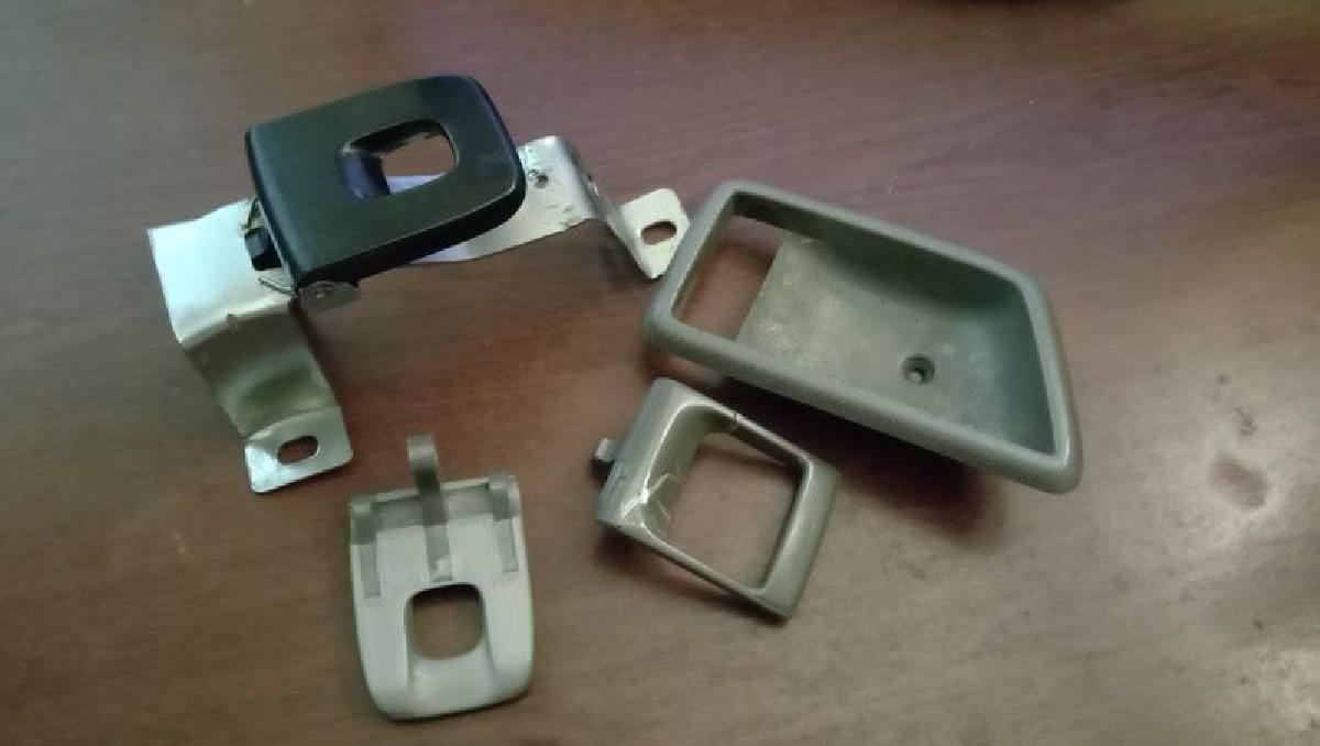 Mecanismo da Porta Interna da Caminhonete Hino Ranger