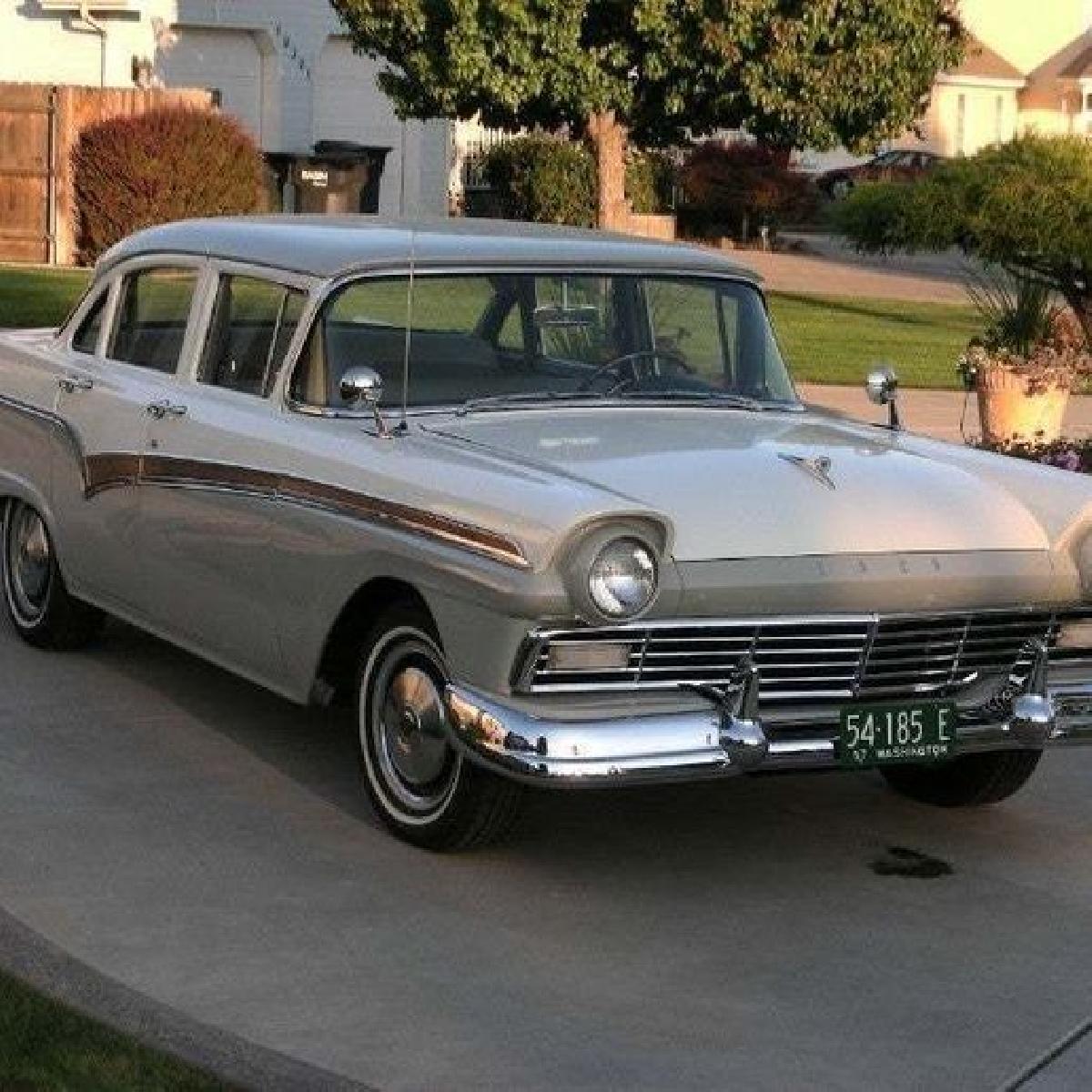 Ford Custom 300 Fordor Sedan 1957