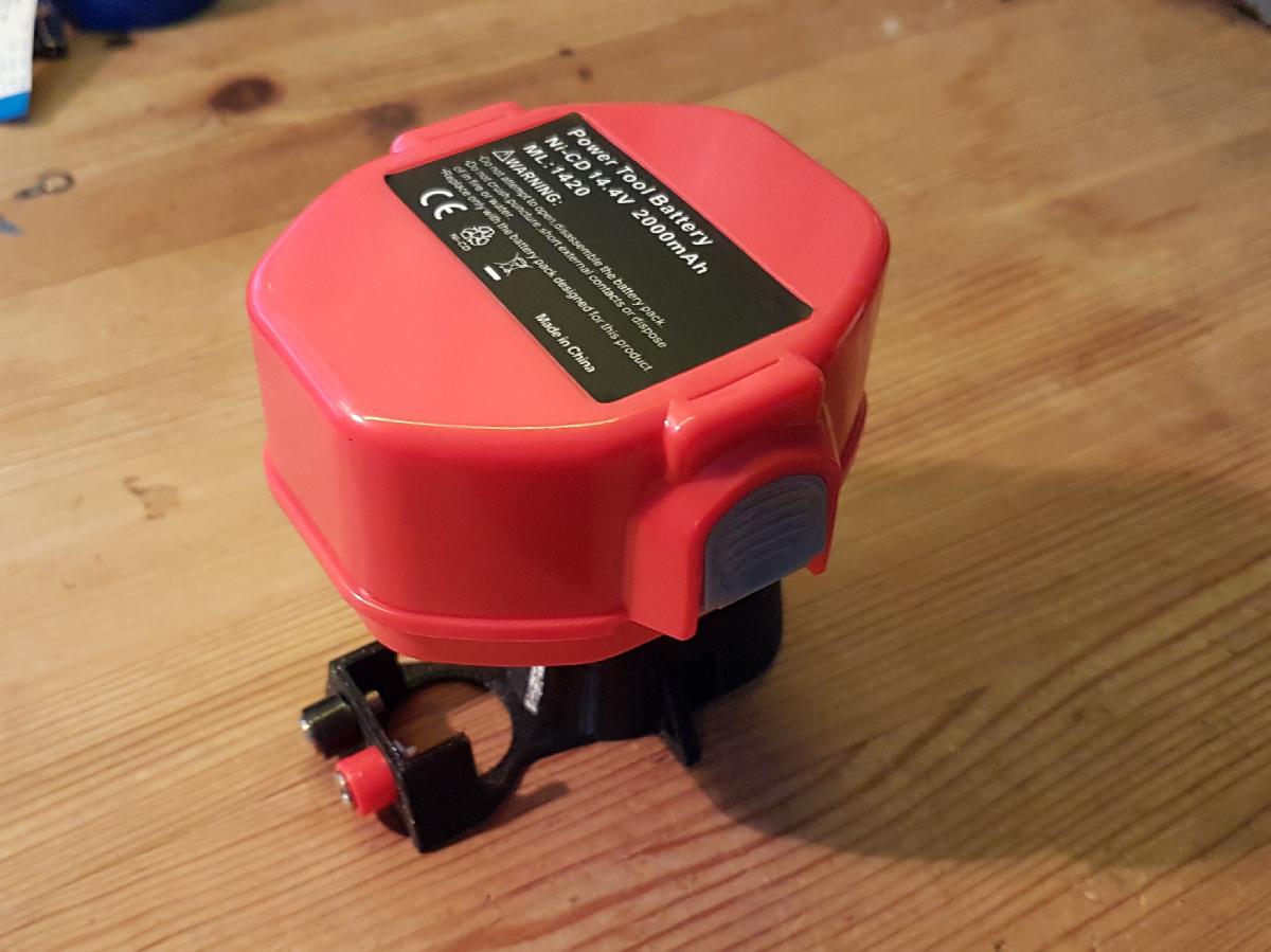 Carregador de Bateria/Powerbank Makita 1220    Makita 1220 Carregador de Bateria/Powerbank