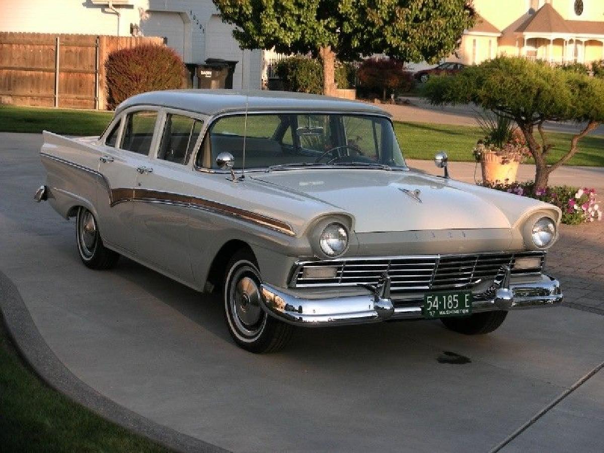 Ford Custom 300 Fordor Sedan 1957