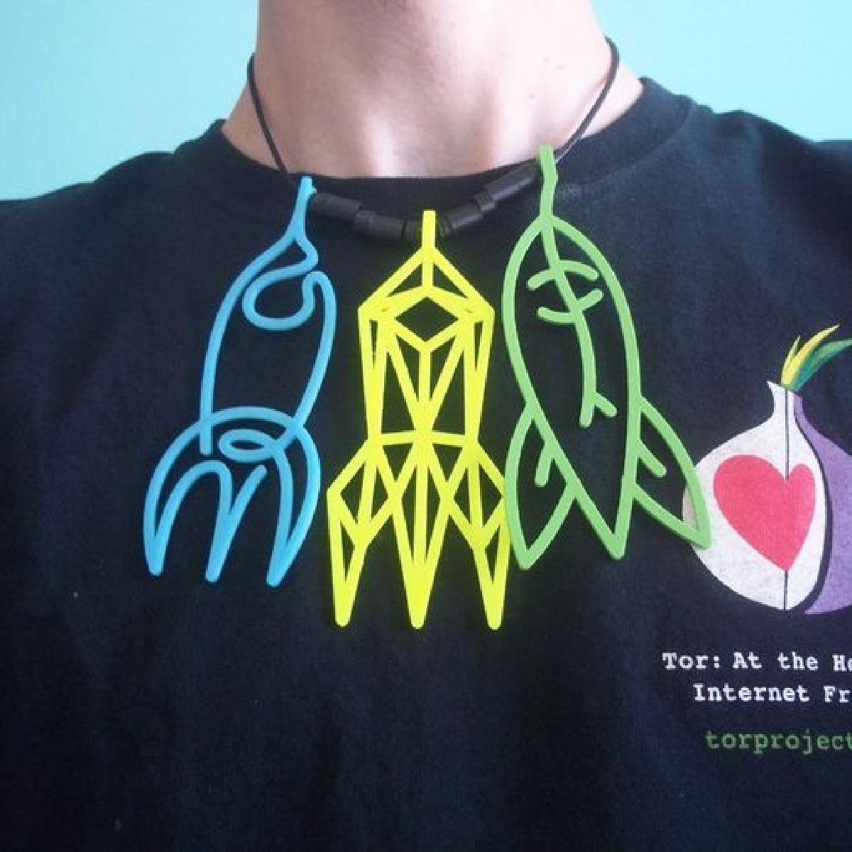 CCCamp19   3 foguetes & Milliways *colar*   Acampamento de Comunicacao do Caos 2019