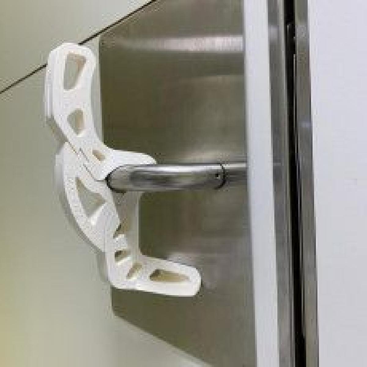 Abridor de portas sem necessidade de usar as maos para hospitais