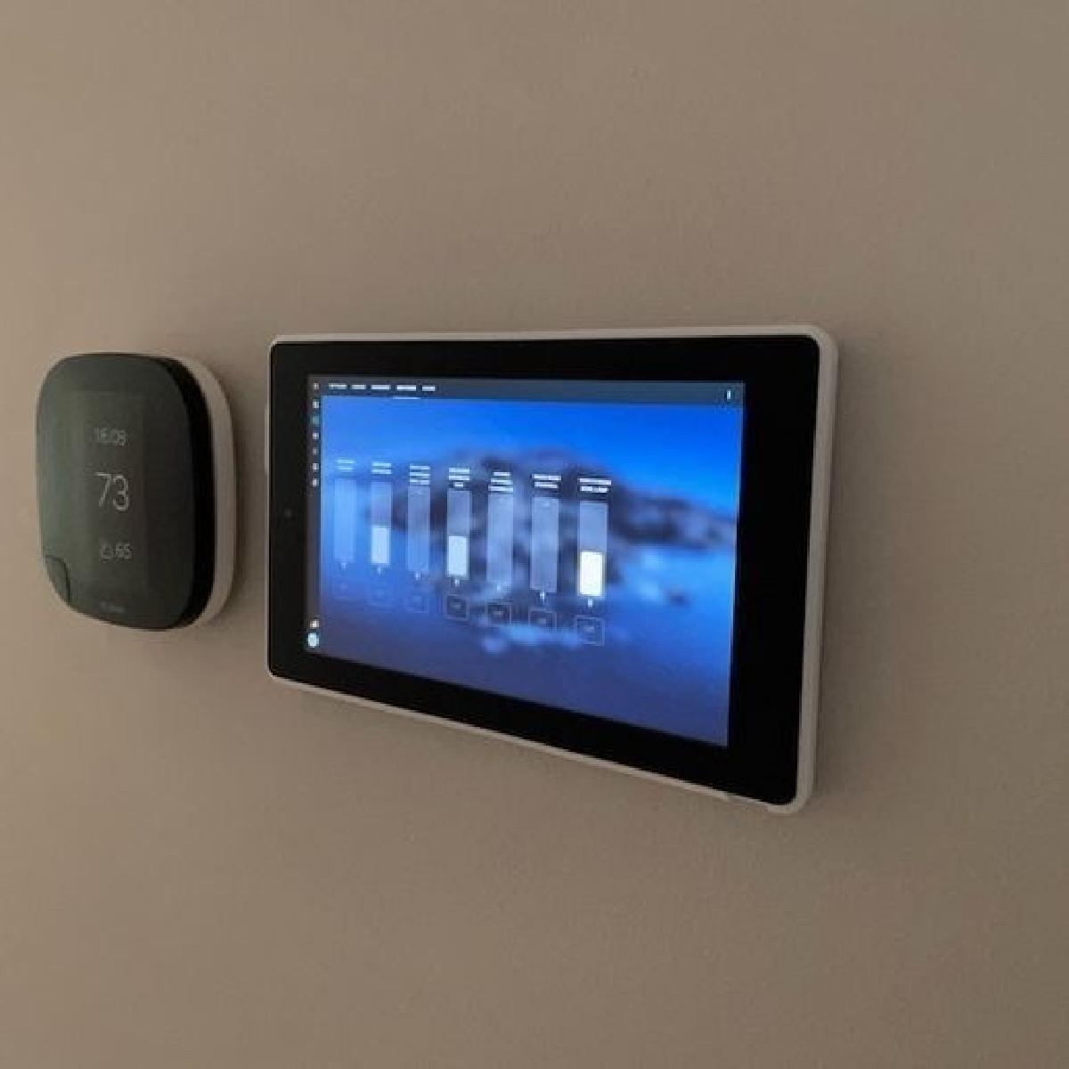 Suporte de parede de baixo perfil para Tablet Amazon Fire de 7" 9ª geracao