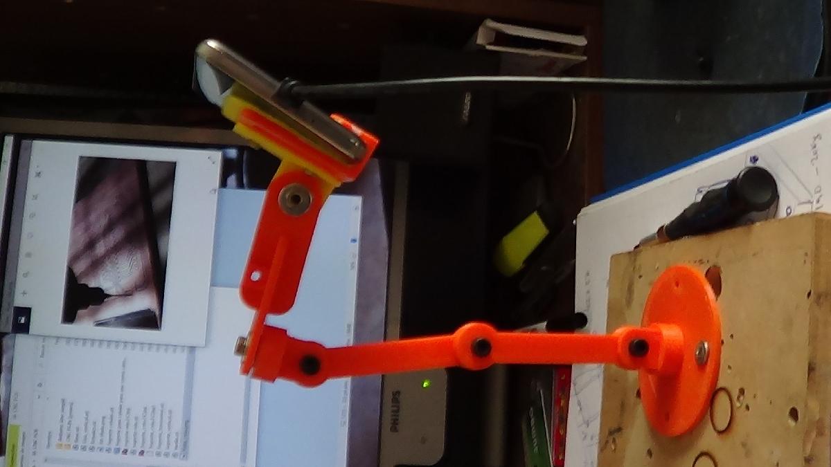 Suporte articulado para celular (uso de camera web em CNCs)