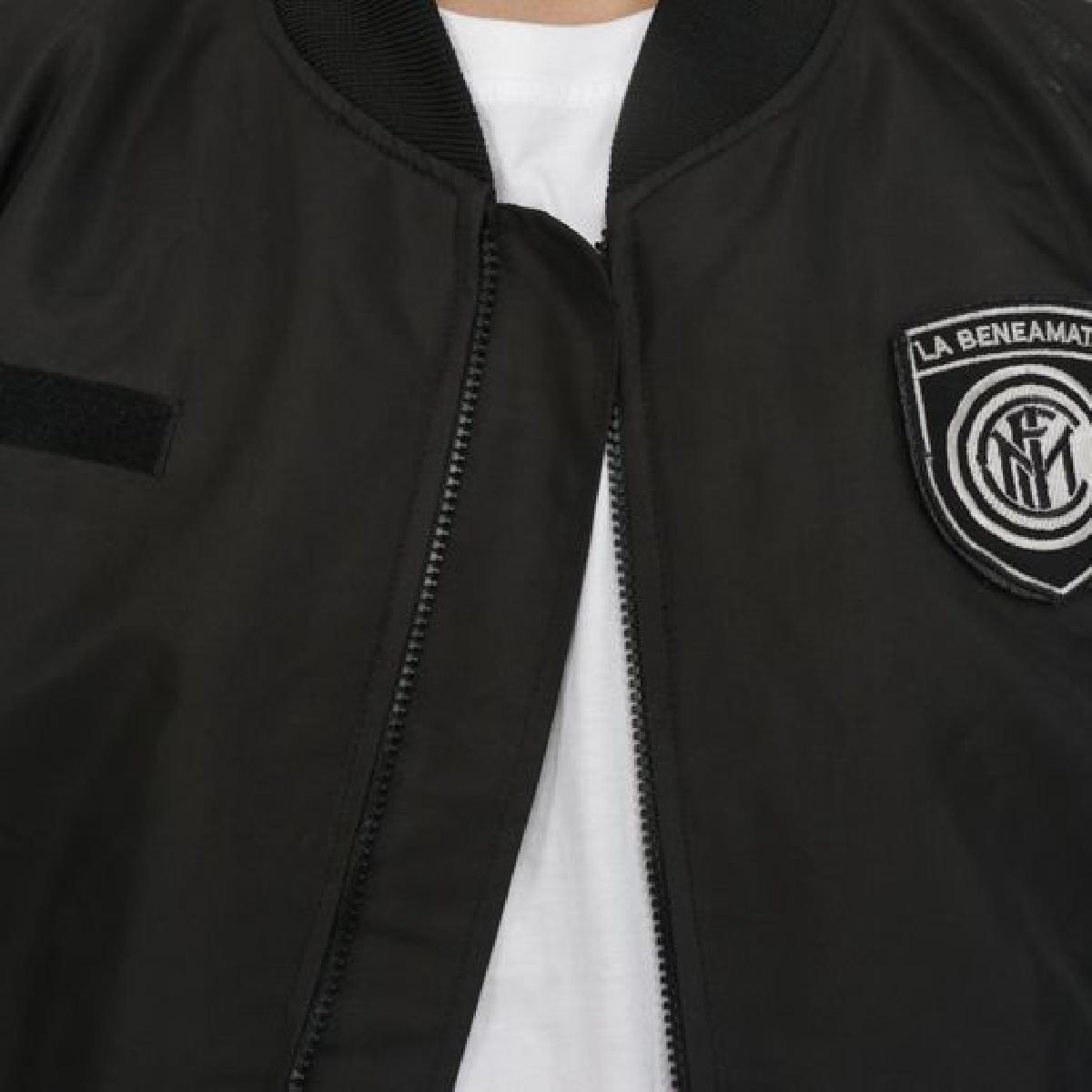 Por que e necessario criar jaquetas da comunidade de confeccao de Jacarta? Esta e a razao.