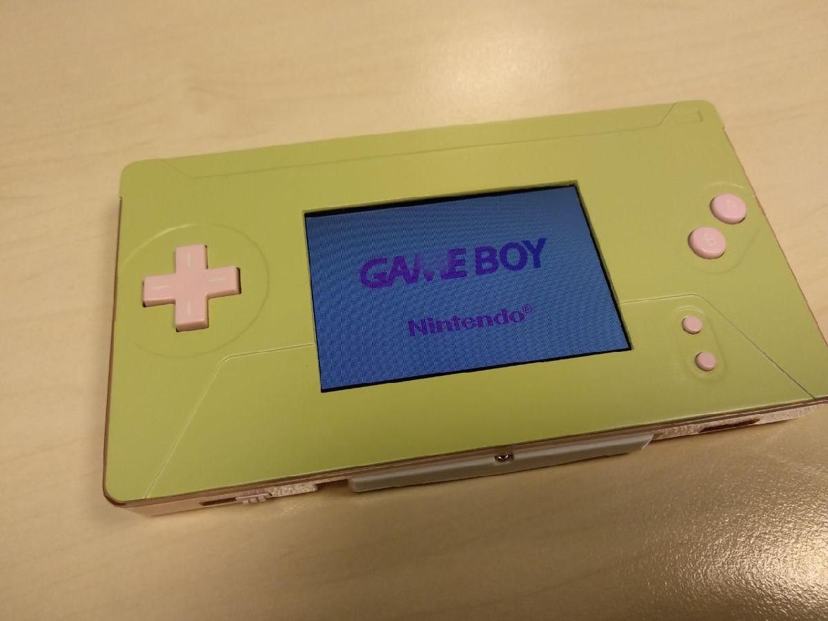 placa frontal do Game Boy Macro