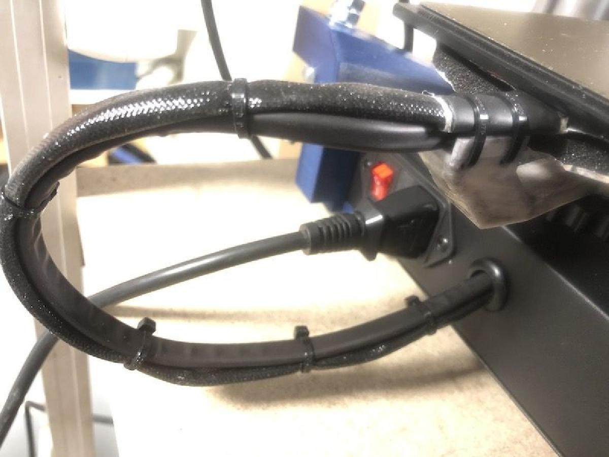 Alivio de torcao do cabo X1 para cama