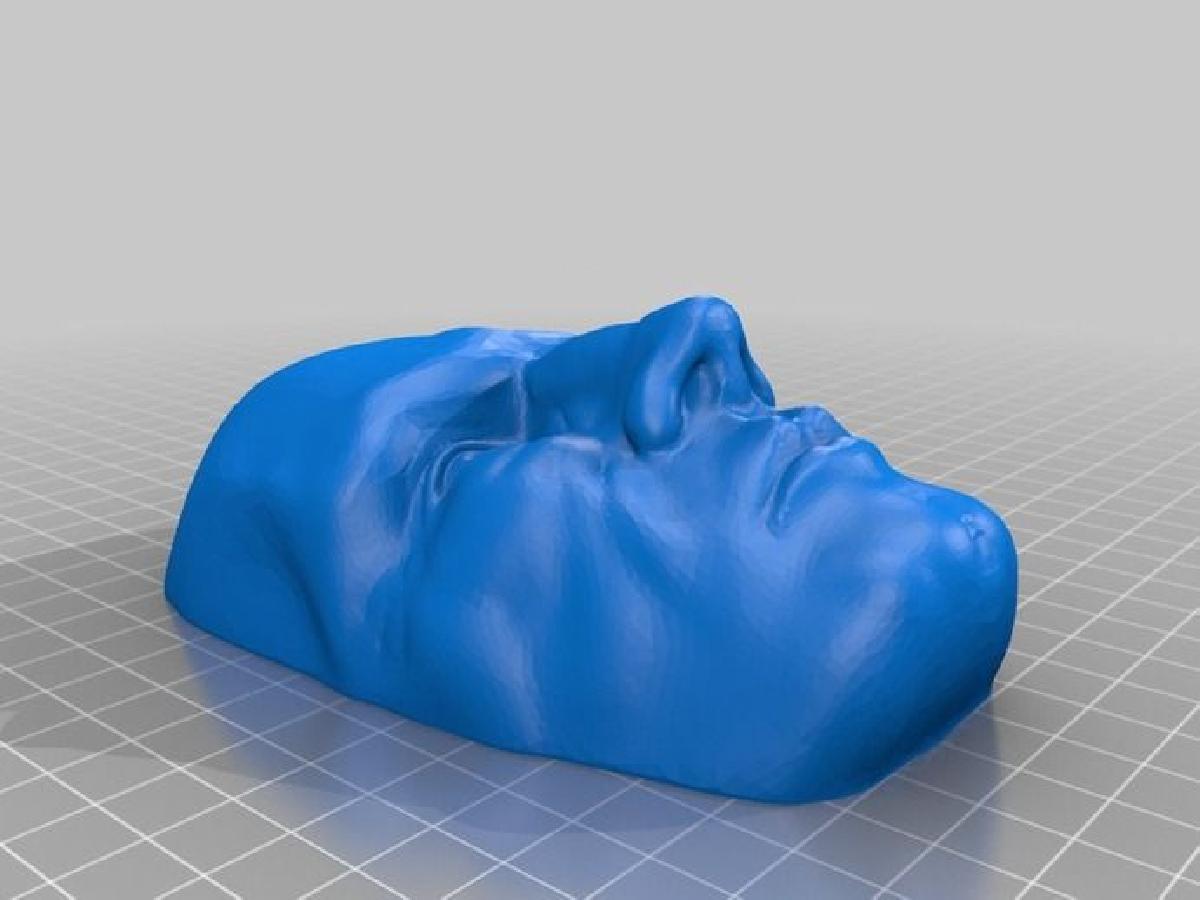 O rosto de um velho.