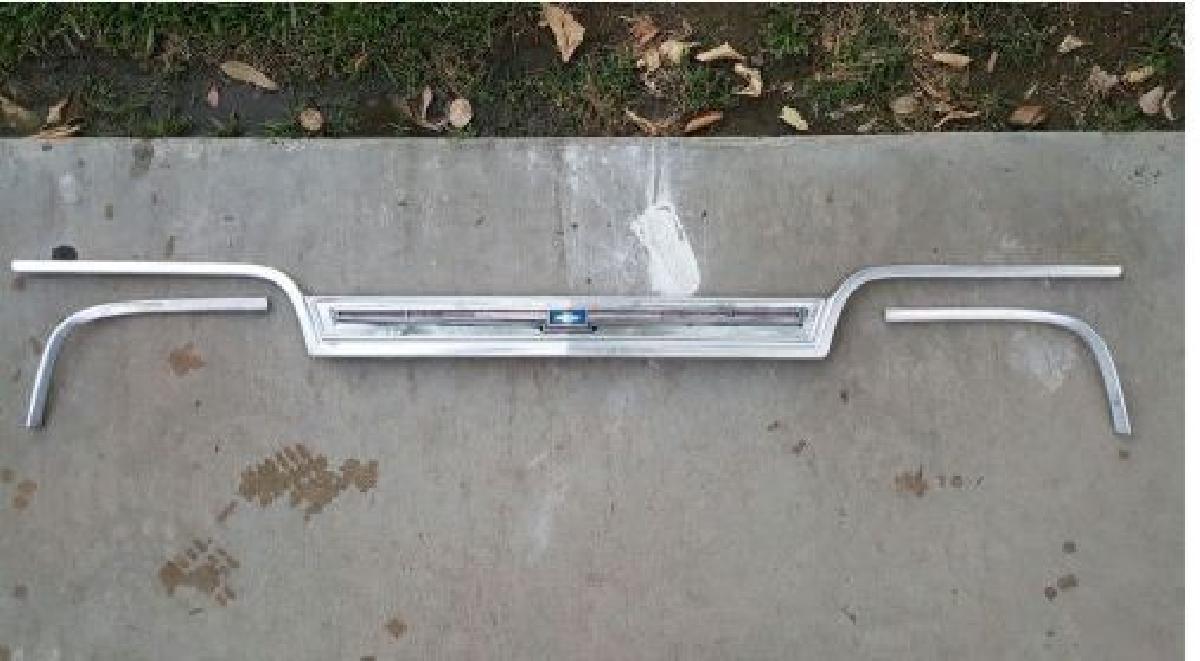 Molduras do porta malas Impala 1967 SS + 4 portas (prototipo)