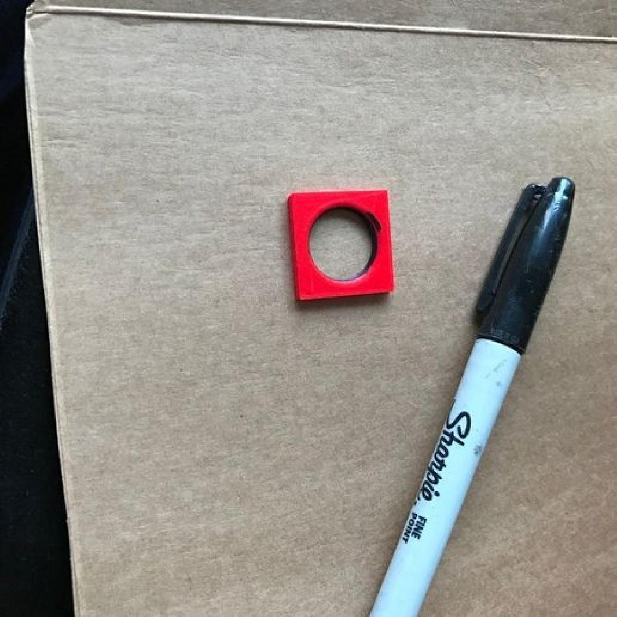 Template de 12g (12 gauge) para recortar Cartoes Overshot para capsulas de cartucho de espingarda com rosca.