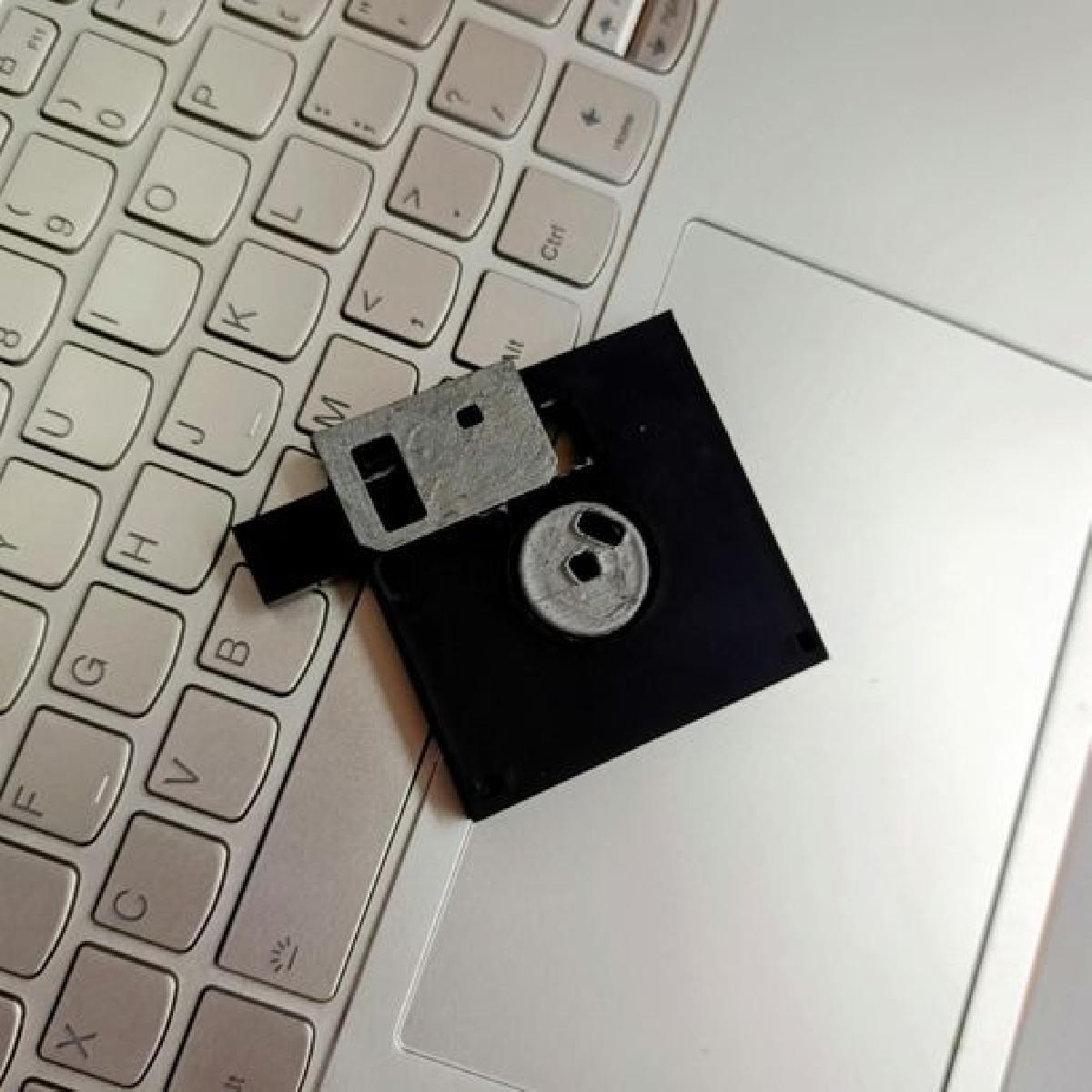 Icone de Salvar Vintage (Disquete) Usb