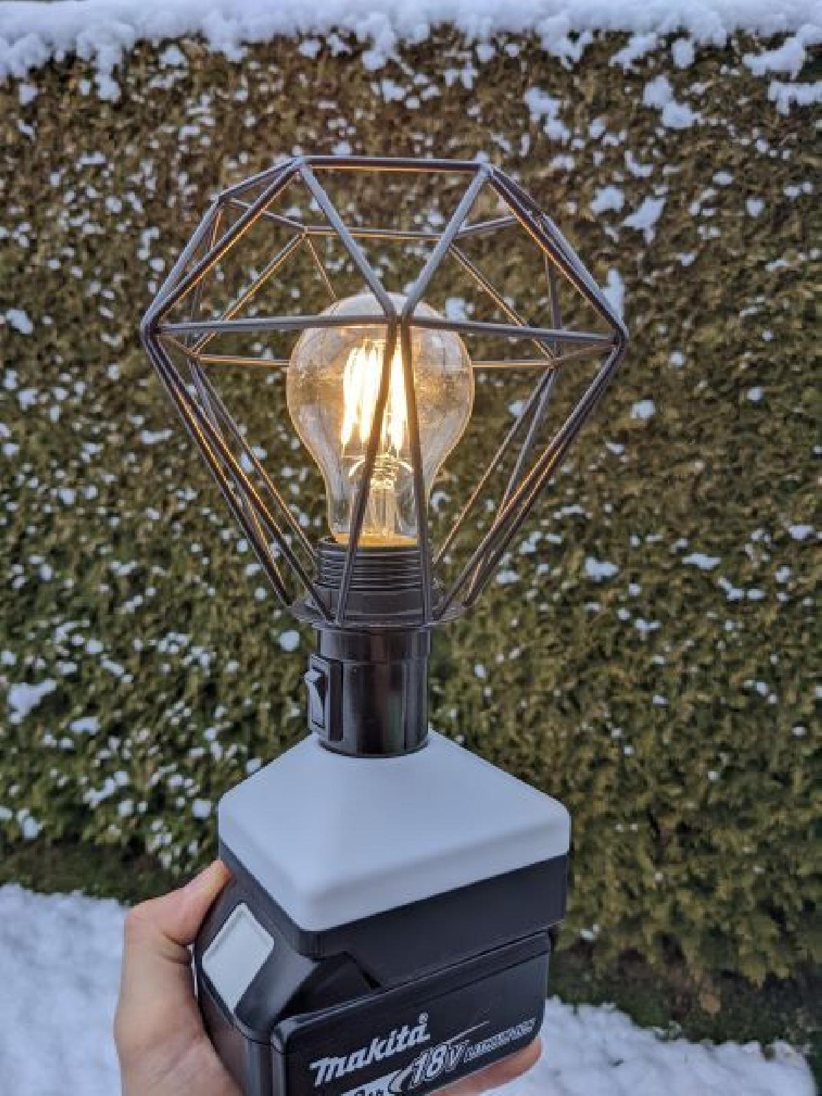 Lanterna a bateria Makita 18V