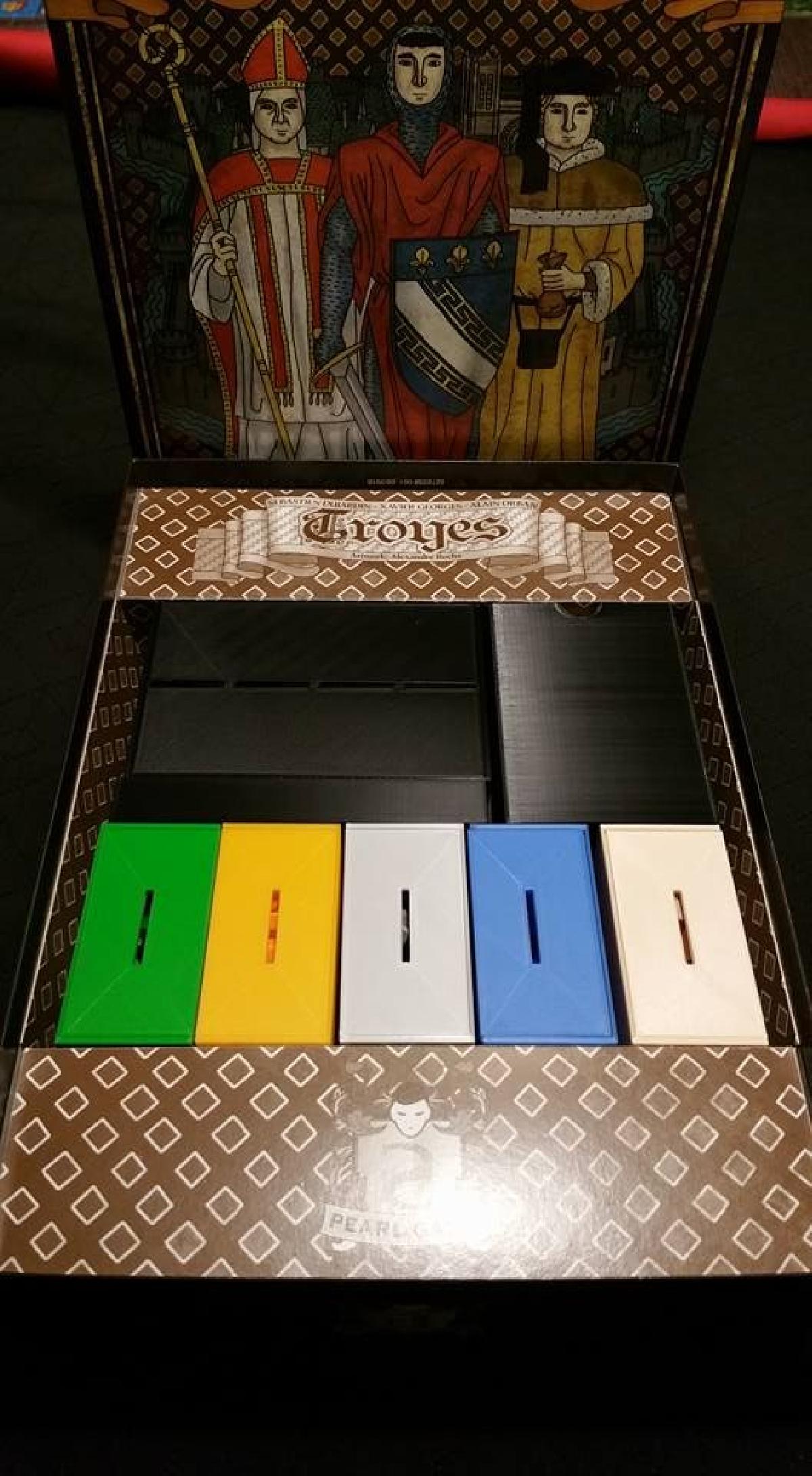 Caixa de insercao de Troyes e damas de Troyes