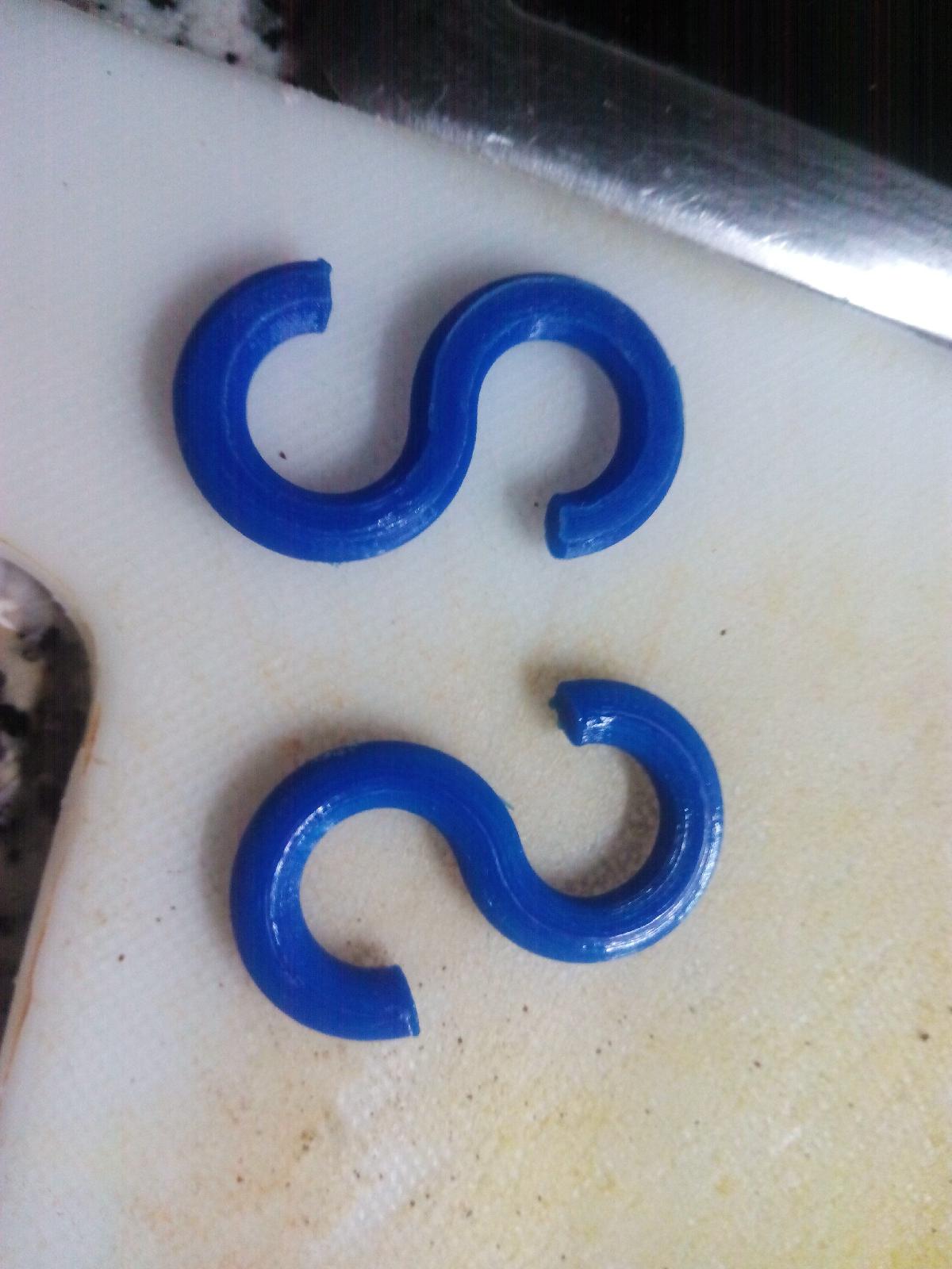 Gancho (para o parasol do carro ou para barra apropriada)