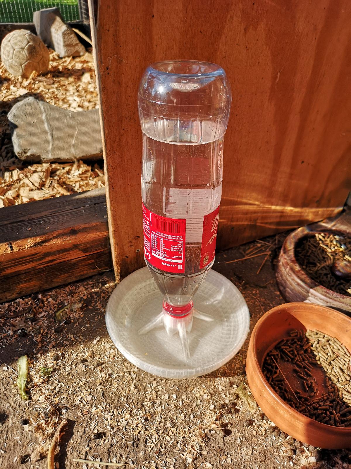 Distribuidor de agua, tigela de tinta