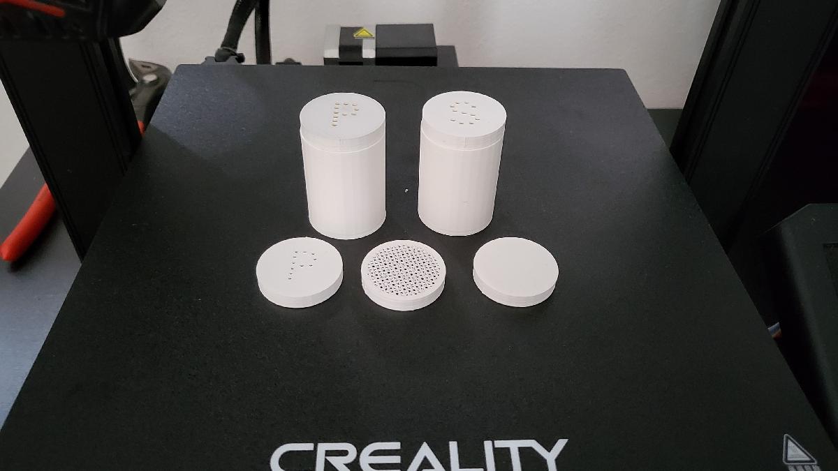 Pequenos saleiros, pimenteiros, acucareiros e temperos.