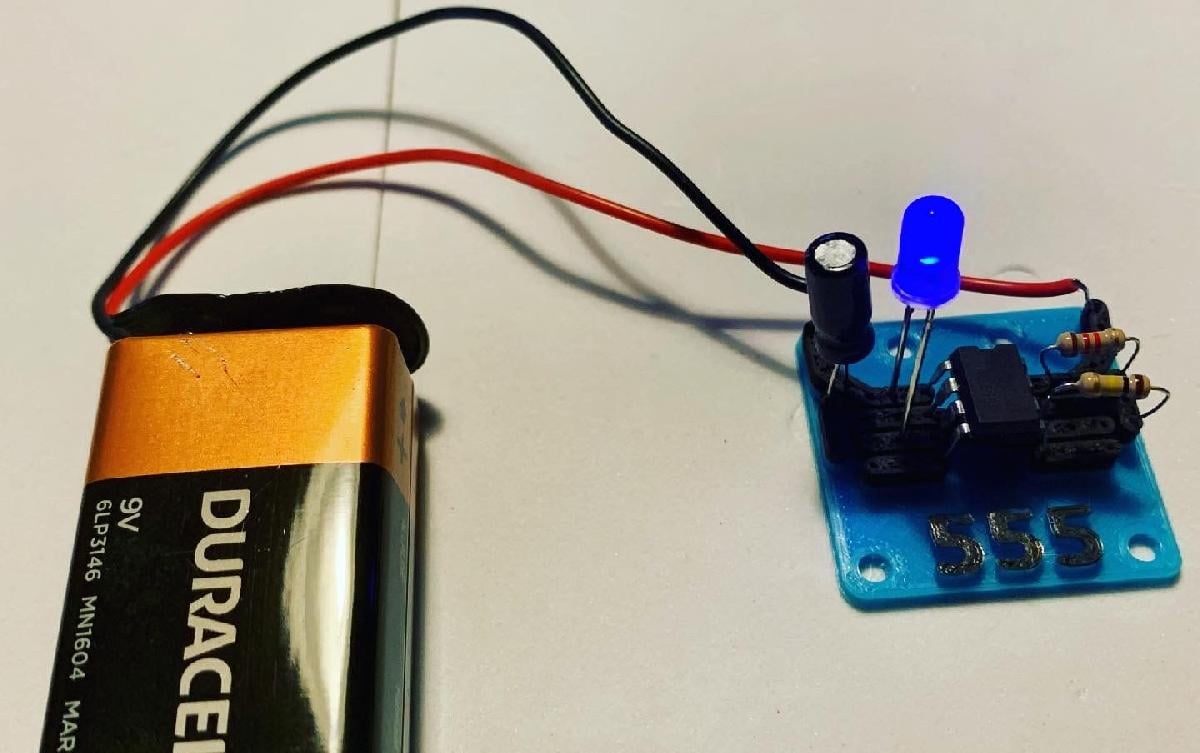 LED Flashing 555 Timer PCB 3D Totalmente Funcional!