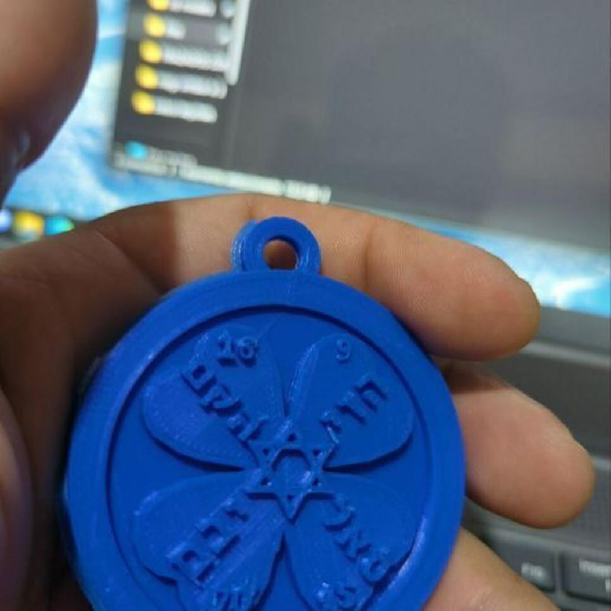 CHAVEIRO DE TREVO DE QUATRO FOLHAS COM NOMES DOS DEUSES