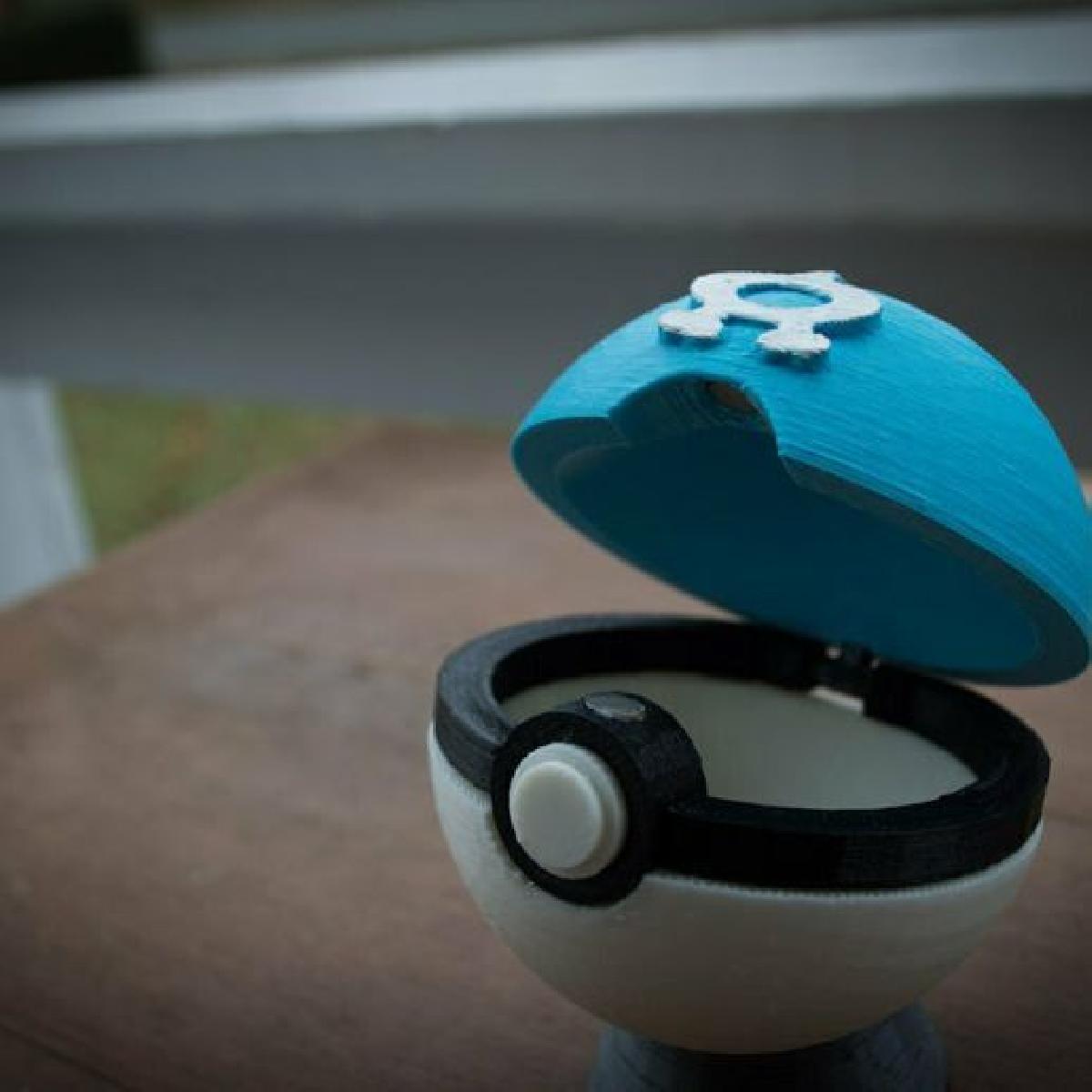 Pokebola da Equipe Aqua, com fecho magnetico