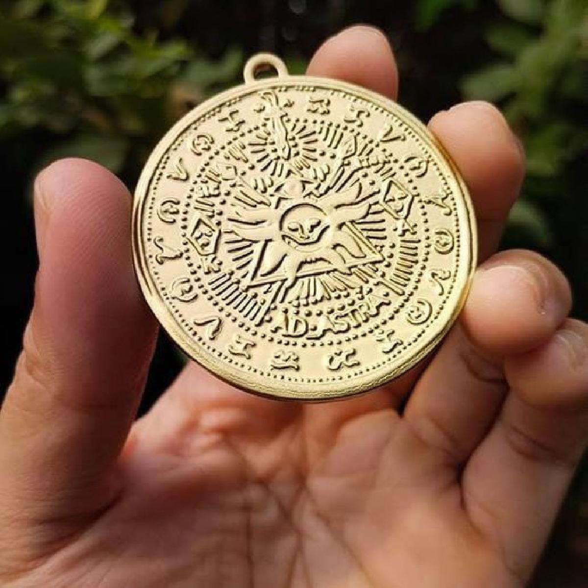 Trese   Medalhao do Selo Magico