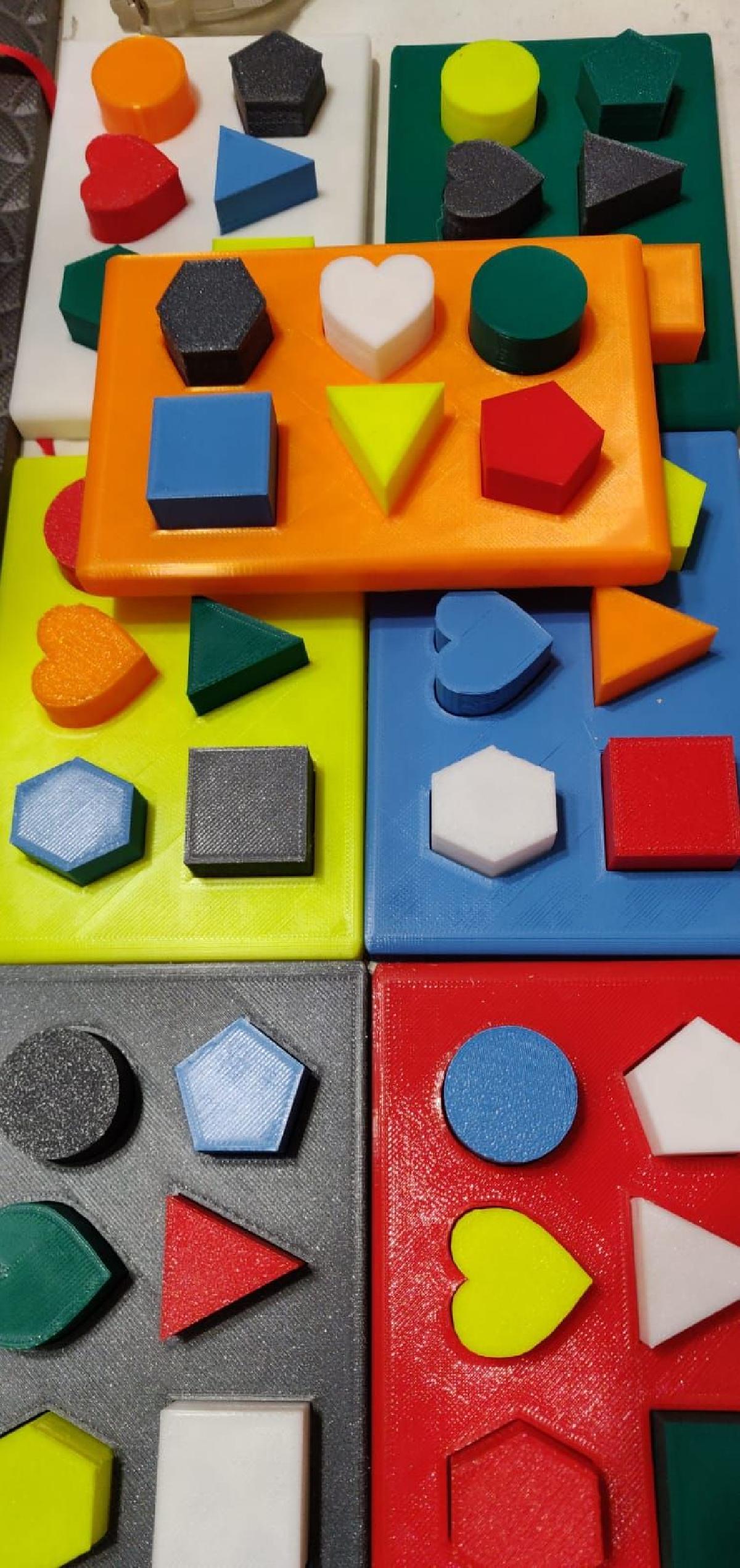 Jogo de formas e cores, quebra cabeca de formas geometricas.