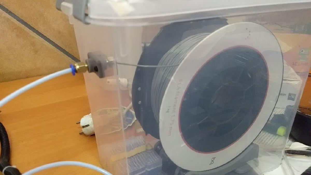 Valvula a prova de ar com filtro de filamento para caixa plastica.