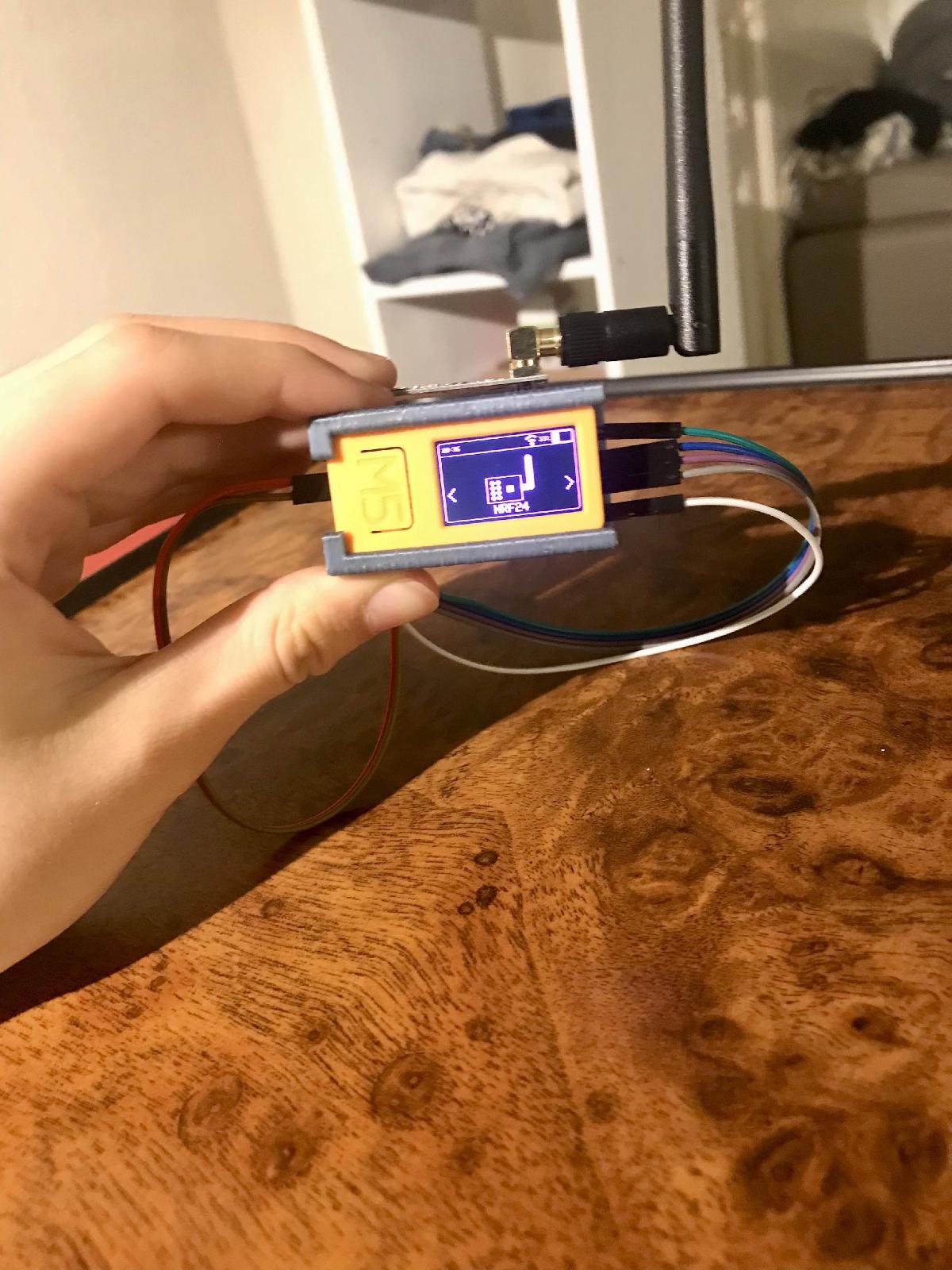 Montagem de protecao M5StickC Plus 2 com conector NRF24/C1101