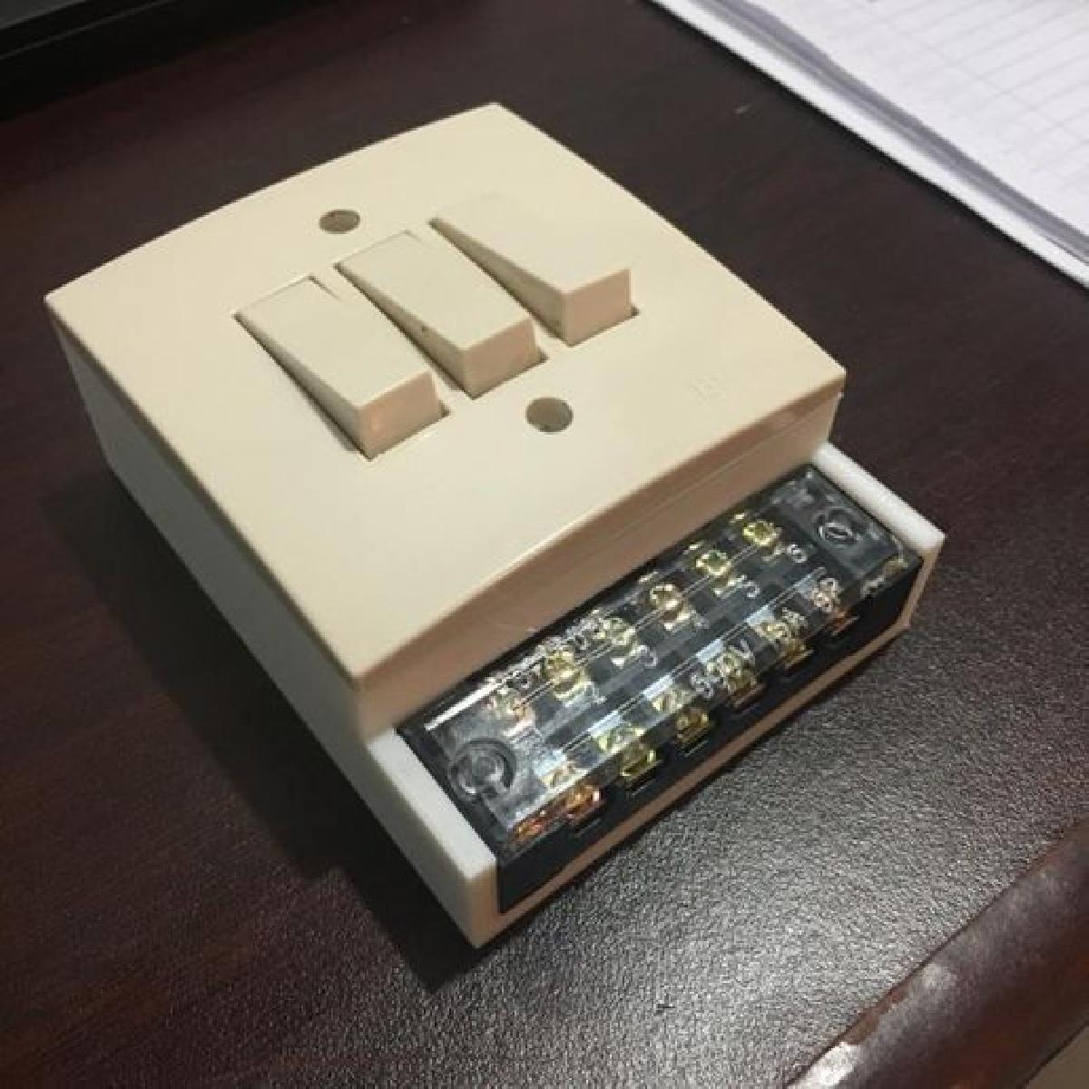 Interruptor de audio para alto falantes internos e externos da mesquita.