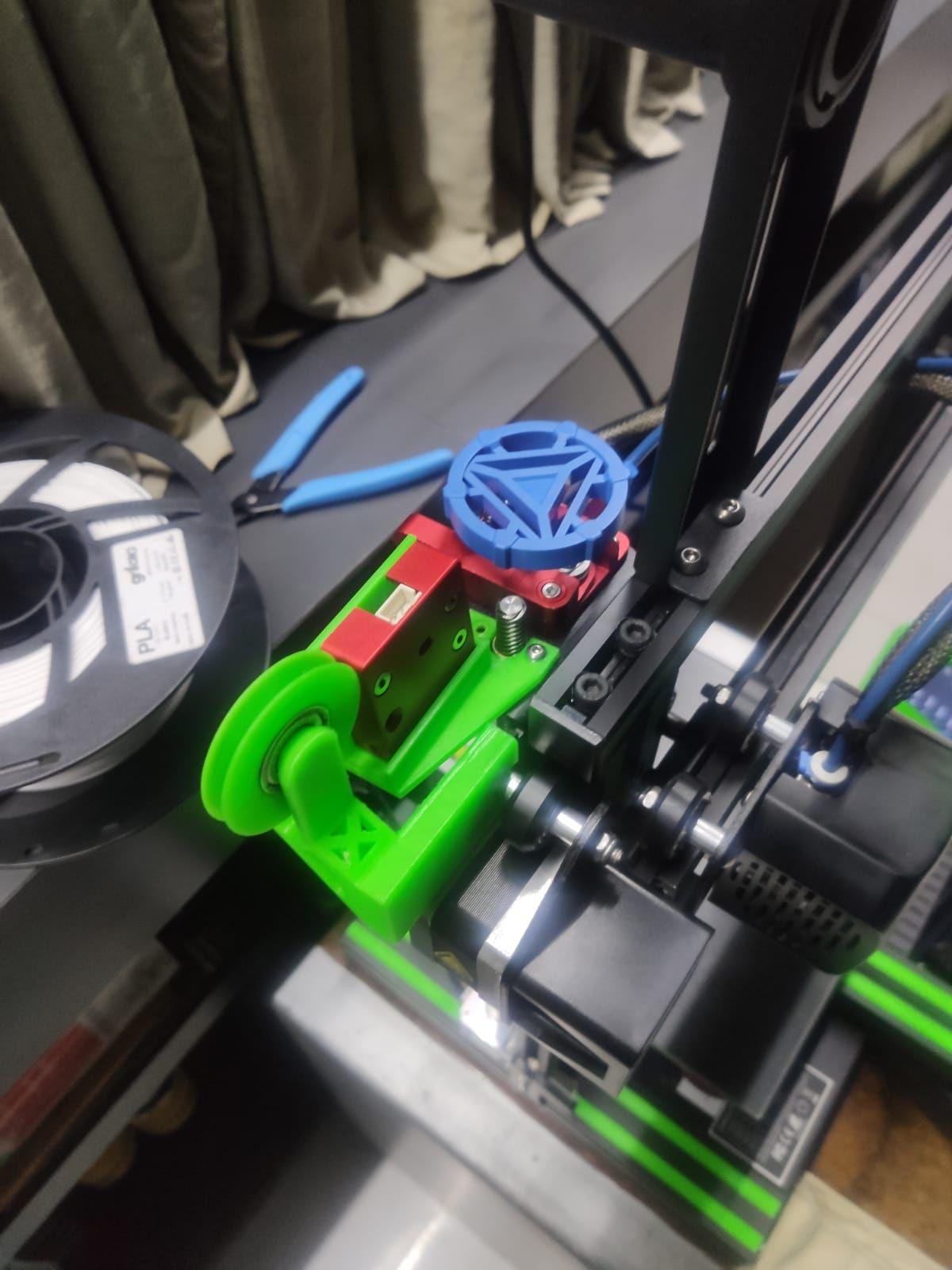 Guia de Filamento com Sensor de Fim de Filamento Sem parafusos extras, apenas 1 rolamento (ender3).