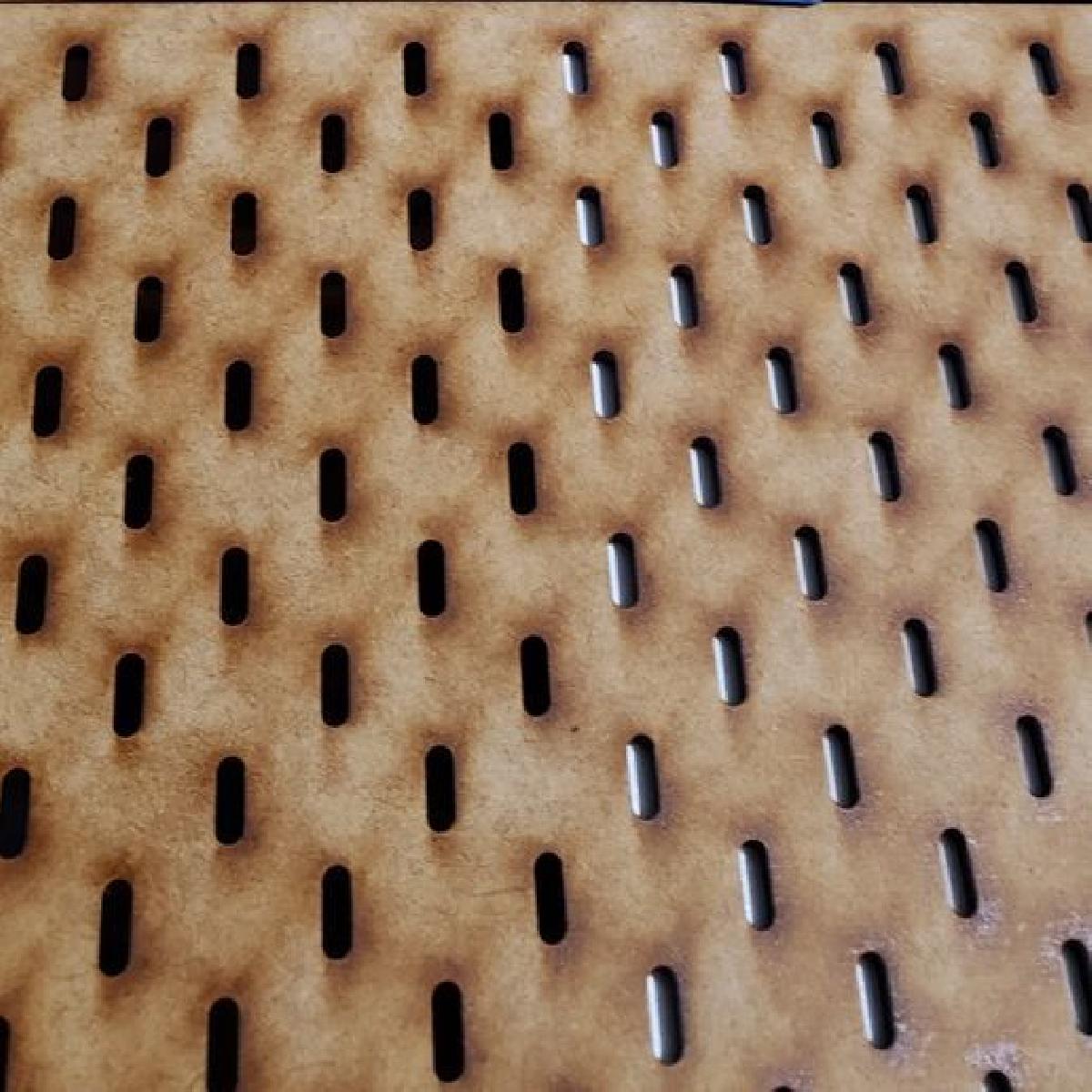 Painel perfurado Skadis para CNC a laser