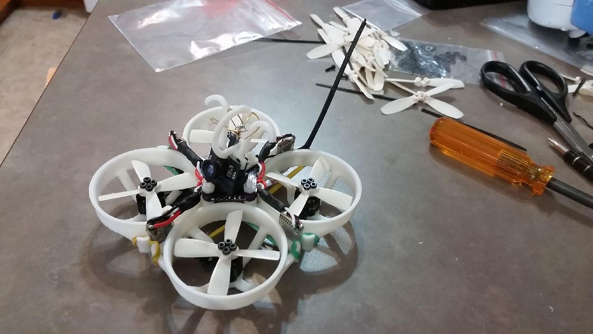 Doinker   Quadricoptero Brushless estilo Inductrix de 82mm