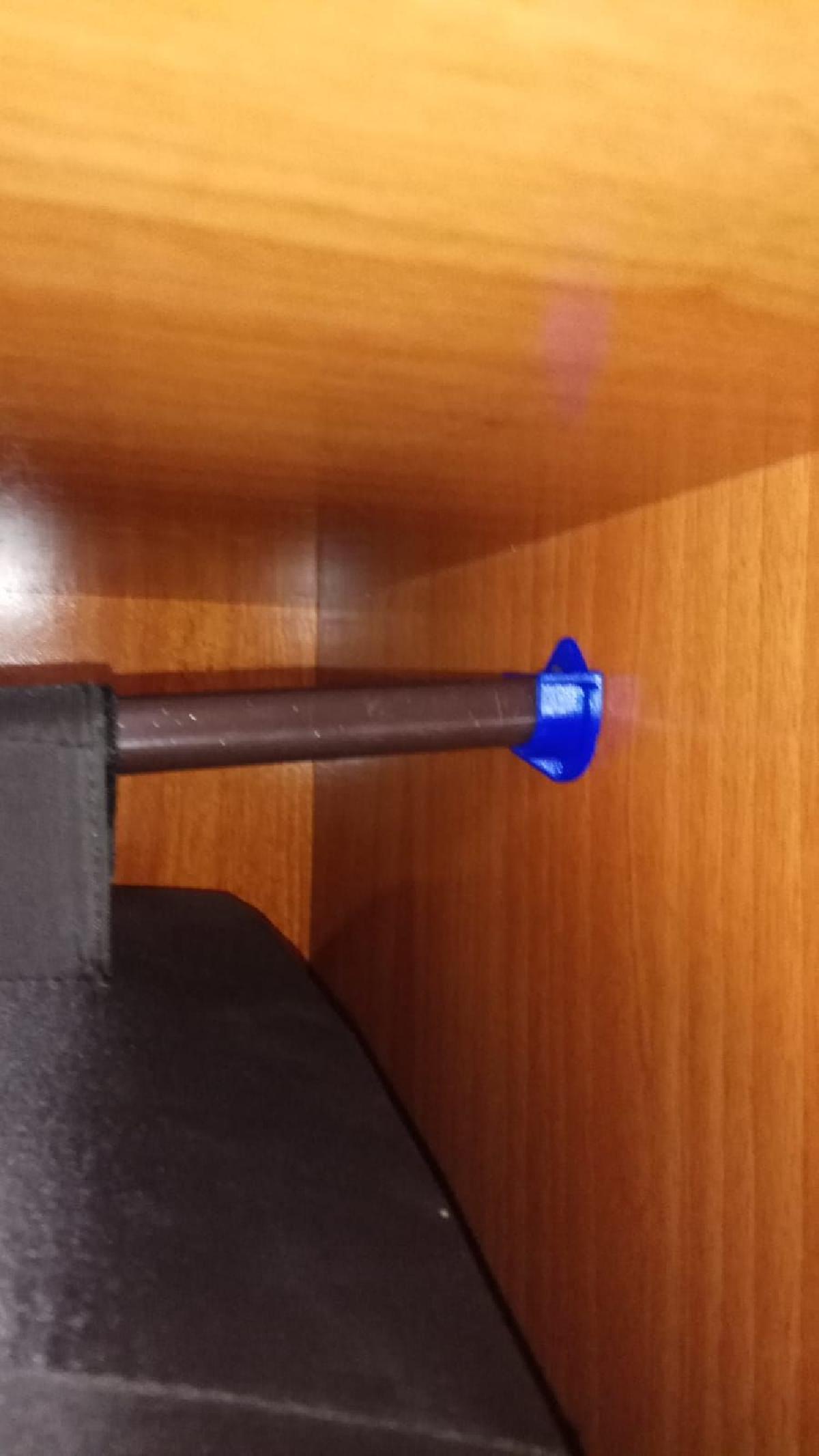 Suporte reforcado para barra suspensa do guarda roupa