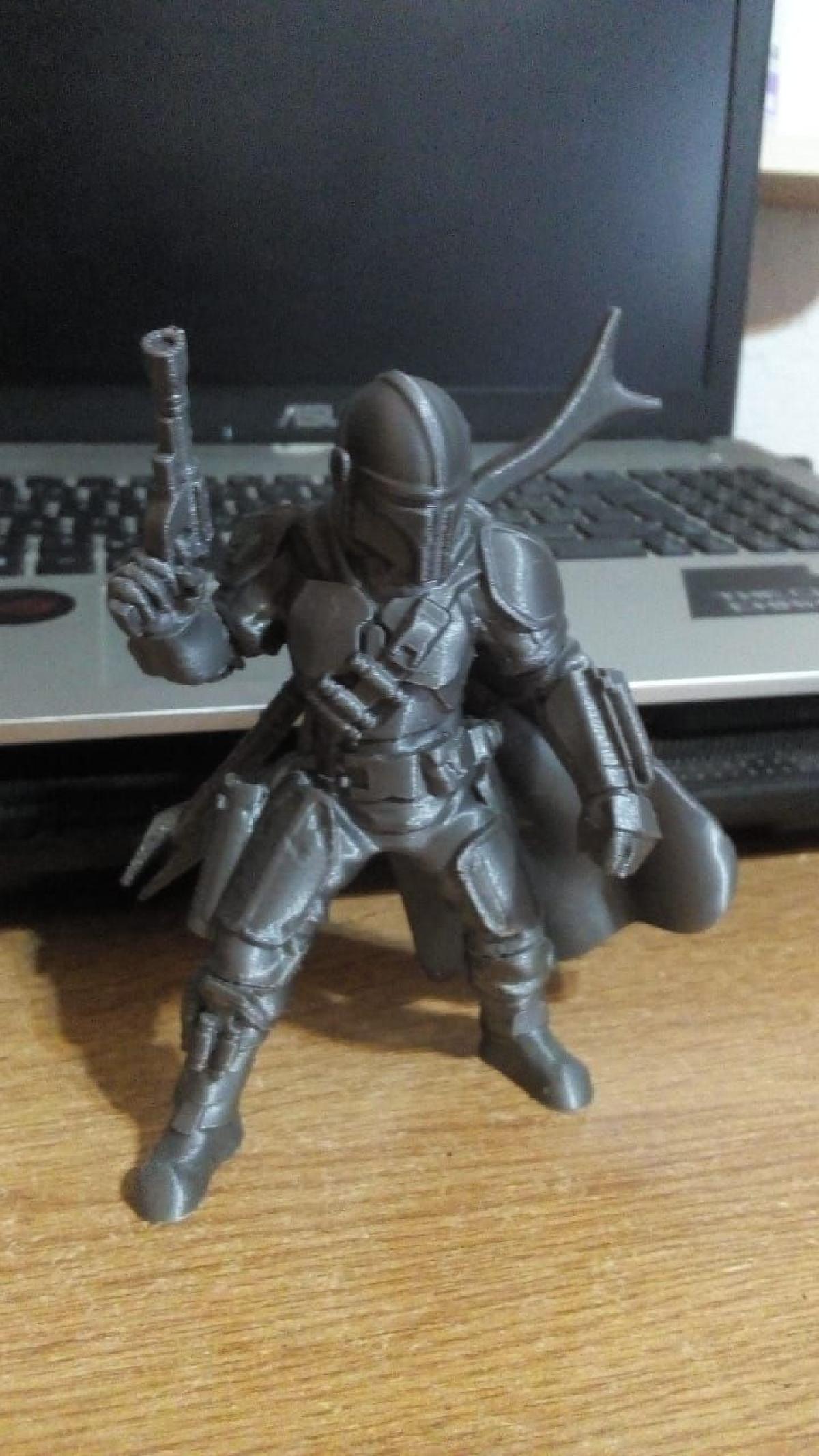 O Mandaloriano (com armadura Beskar) 140 mm