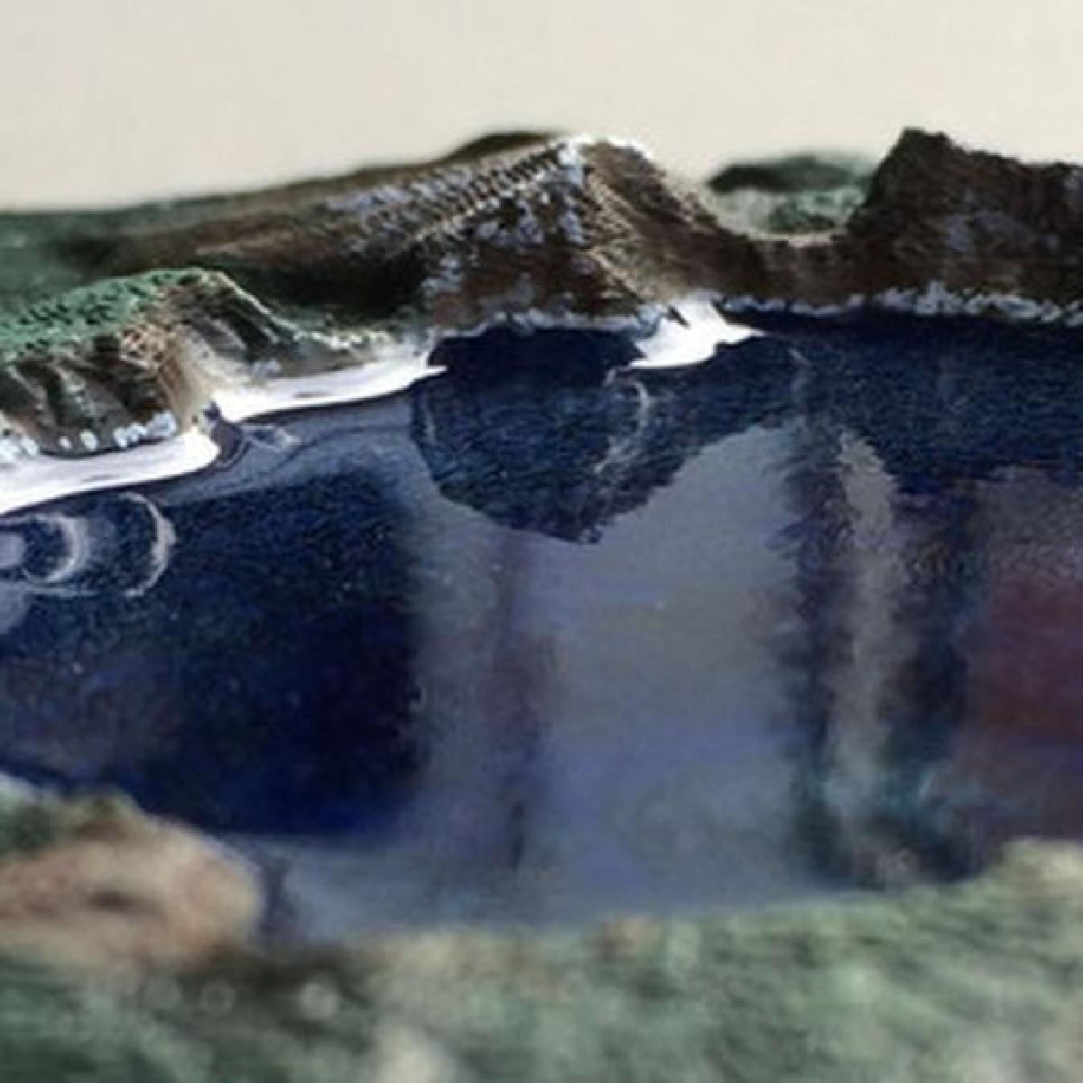 Lago da cratera, Oregon   com leito do lago