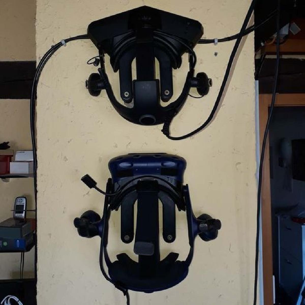 Suporte de parede para fone de ouvido VR